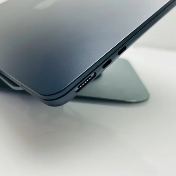 Apple MacBook Air 13-Inch “M4” 10 CPU/ 8 GPU (2025) 16GB RAM 256GB