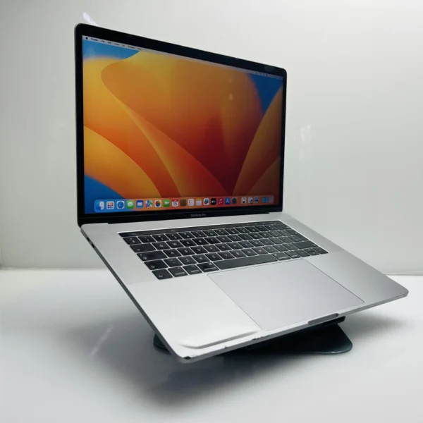 Apple MacBook Pro 15-Inch “Core i7” 2.2GHz (TouchBar/2018) 16GB