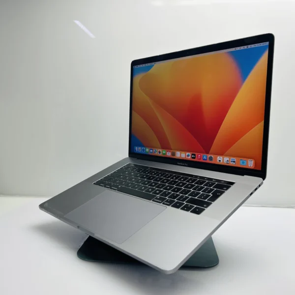 Apple MacBook Pro 15-Inch “Core i7” 2.2GHz (TouchBar/2018) 16GB