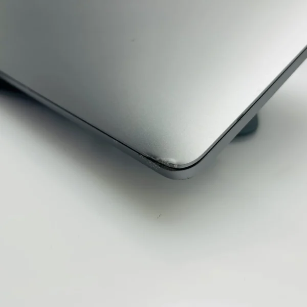 Apple MacBook Pro 15-Inch “Core i7” 2.2GHz (TouchBar/2018) 16GB