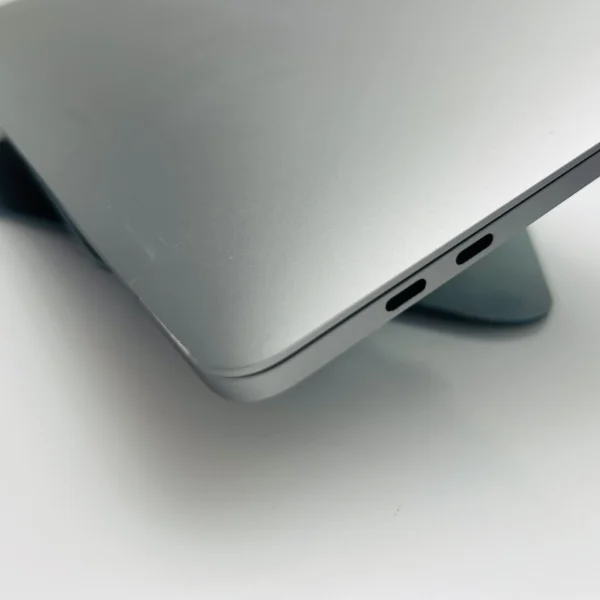 Apple MacBook Pro 15-Inch “Core i7” 2.2GHz (TouchBar/2018) 16GB