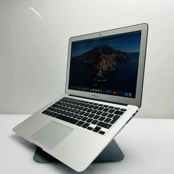 Apple Macbook Air 13-inch “Core i5” 1.8GHz (2017) 8GB RAM 128GB