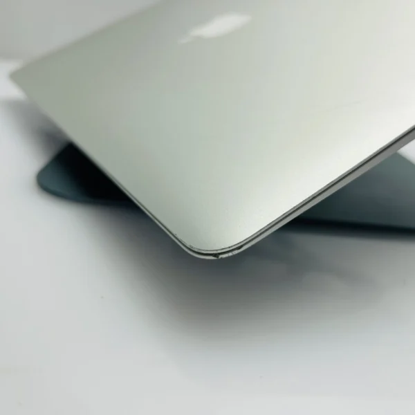 Apple Macbook Air 13-inch “Core i5” 1.8GHz (2017) 8GB RAM 128GB