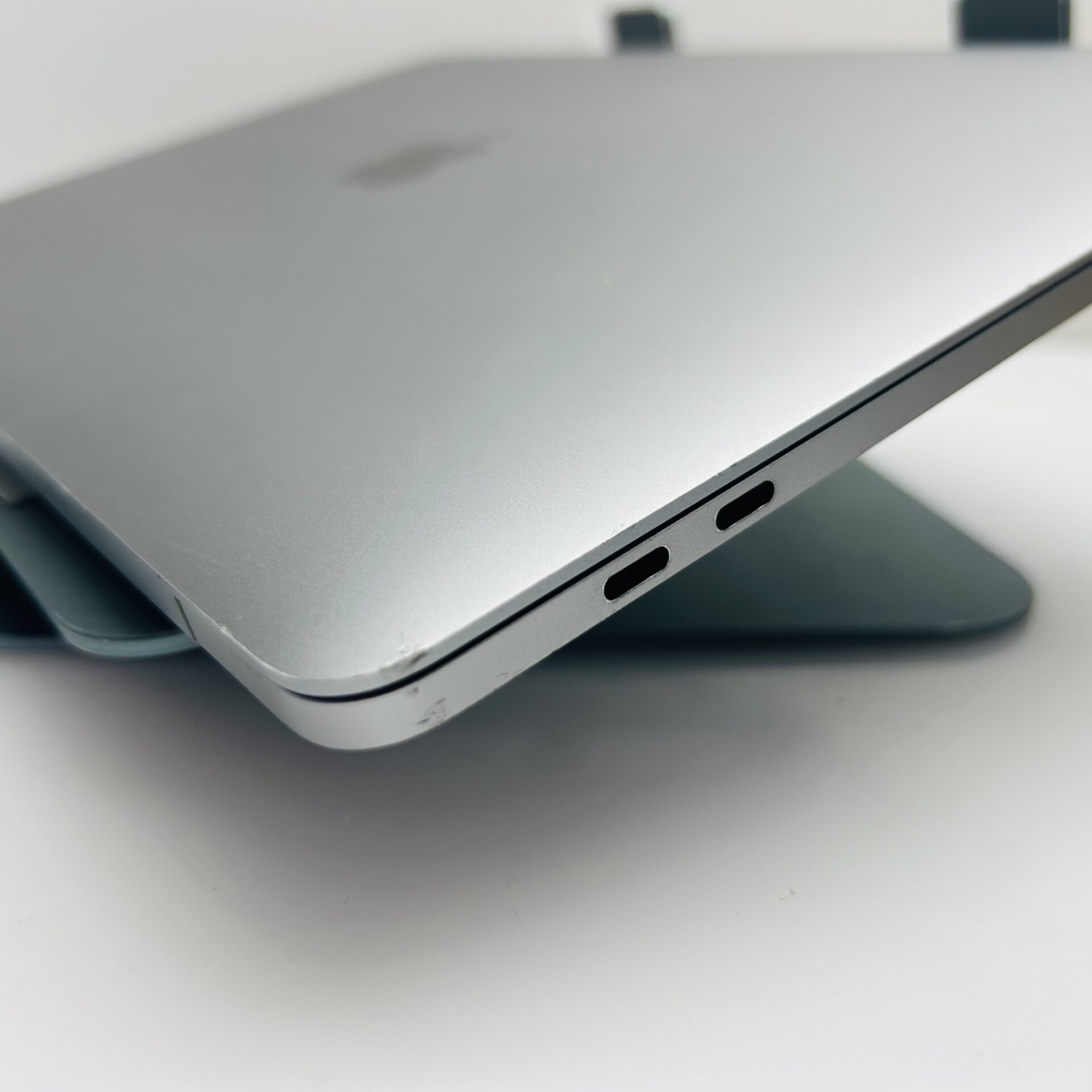 Macbook Pro 13-inch “Core i5″ 2.9GHz (Late 2016) 8GB RAM 512GB SSD