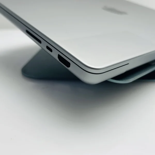 Apple Macbook Pro “M1 Pro” 14-Inch 8 CPU/14 GPU (2021) 16GB RAM