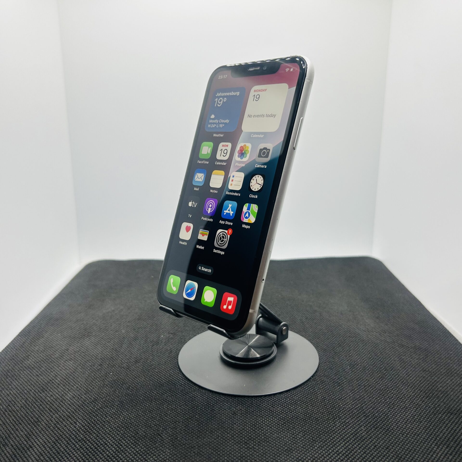 Apple iPhone XR 64GB White – (Grade B) | Epic Deals SA