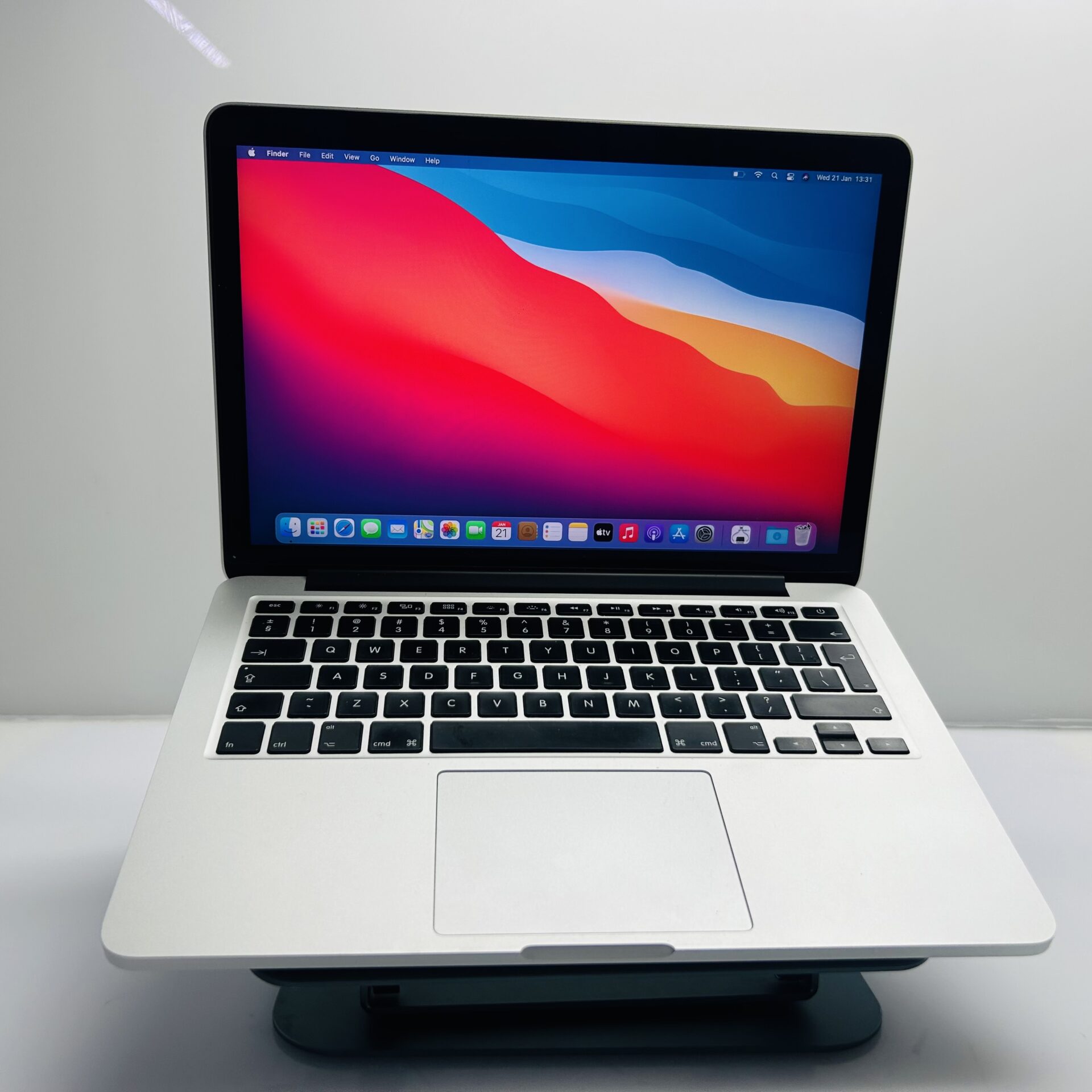 Apple MacBook Pro 13-Inch “Core i5” 2.7GHz (Early 2015) 8GB RAM 256GB SSD Silver – (Grade B) - Image 4