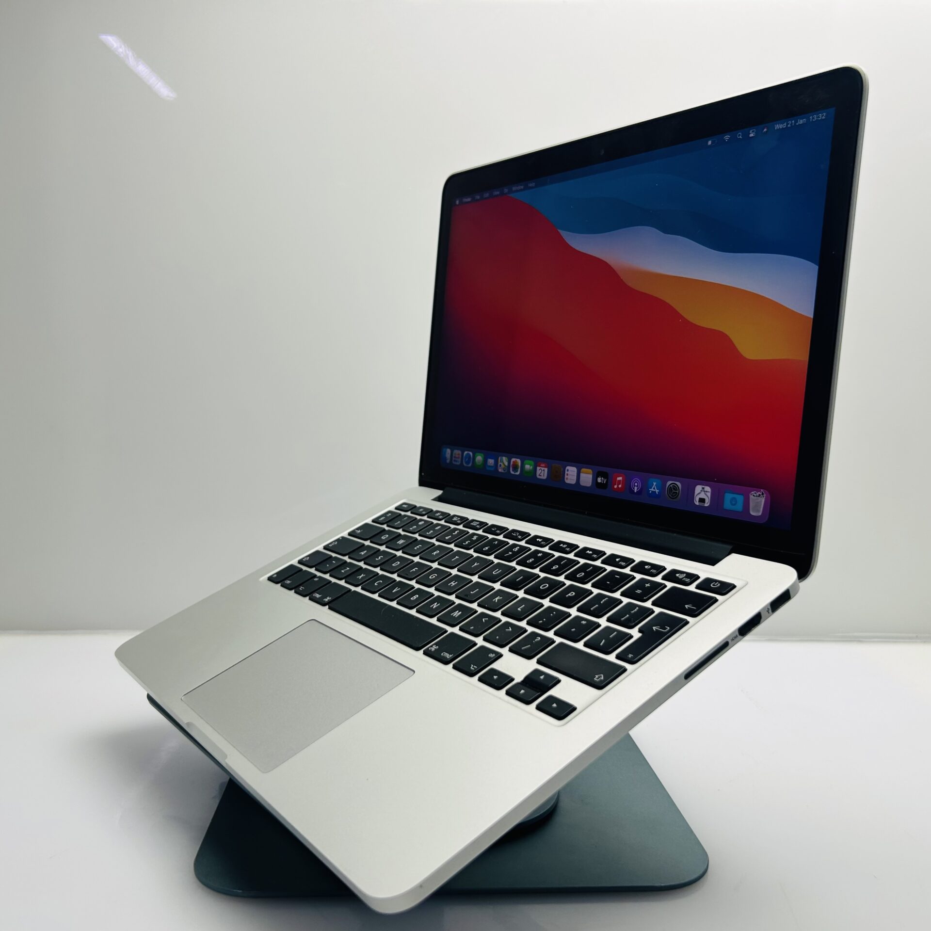 Apple MacBook Pro 13-Inch “Core i5” 2.7GHz (Early 2015) 8GB RAM 256GB SSD Silver – (Grade B) - Image 5
