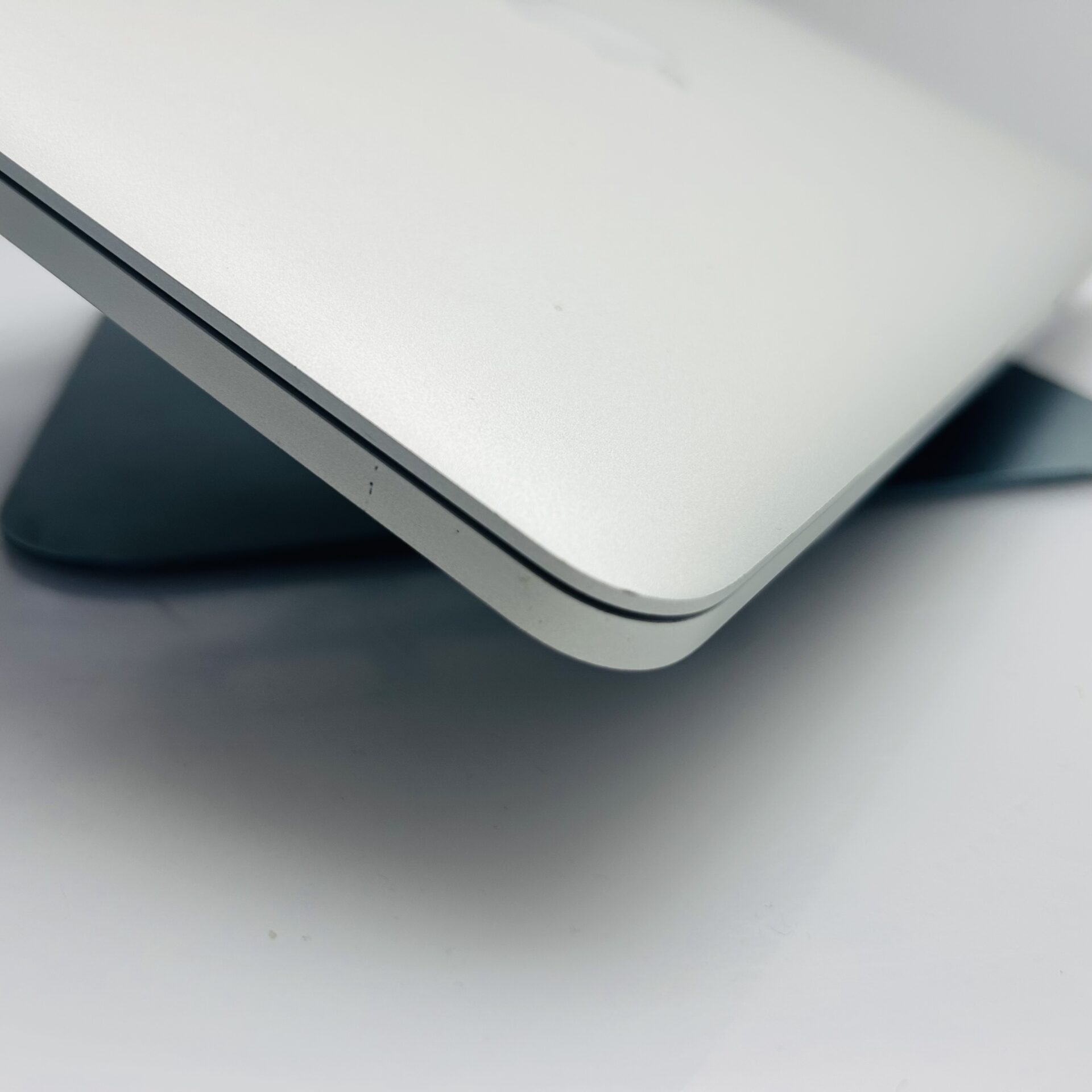 Apple MacBook Pro 13-Inch “Core i5” 2.7GHz (Early 2015) 8GB RAM 256GB SSD Silver – (Grade B) - Image 6