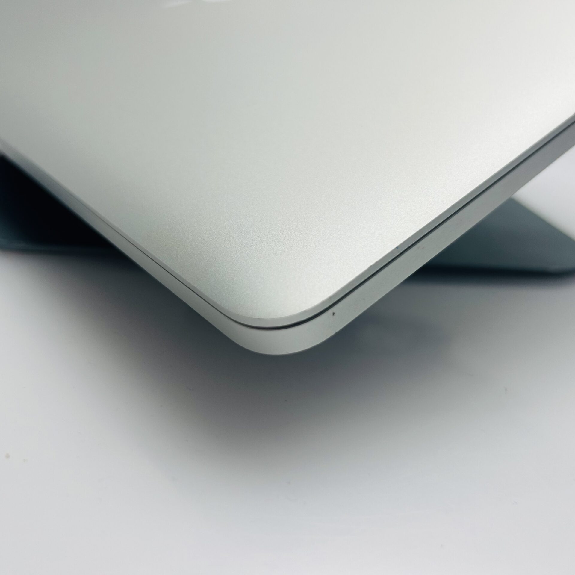 Apple MacBook Pro 13-Inch “Core i5” 2.7GHz (Early 2015) 8GB RAM 256GB SSD Silver – (Grade B) - Image 7