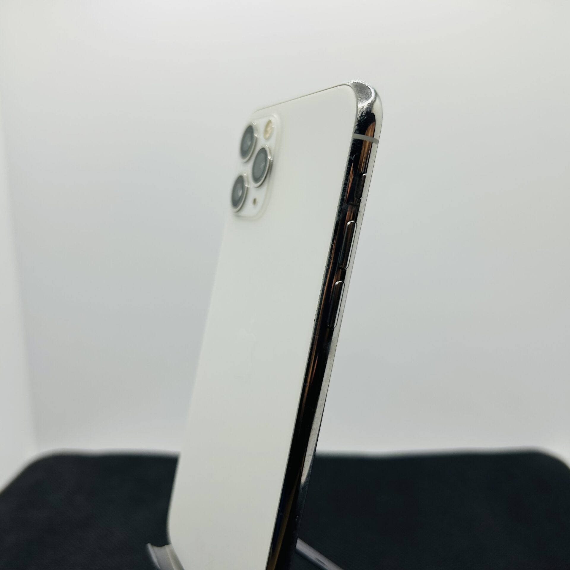 Apple iPhone 11 Pro 64GB Silver - (Grade B) - Image 8