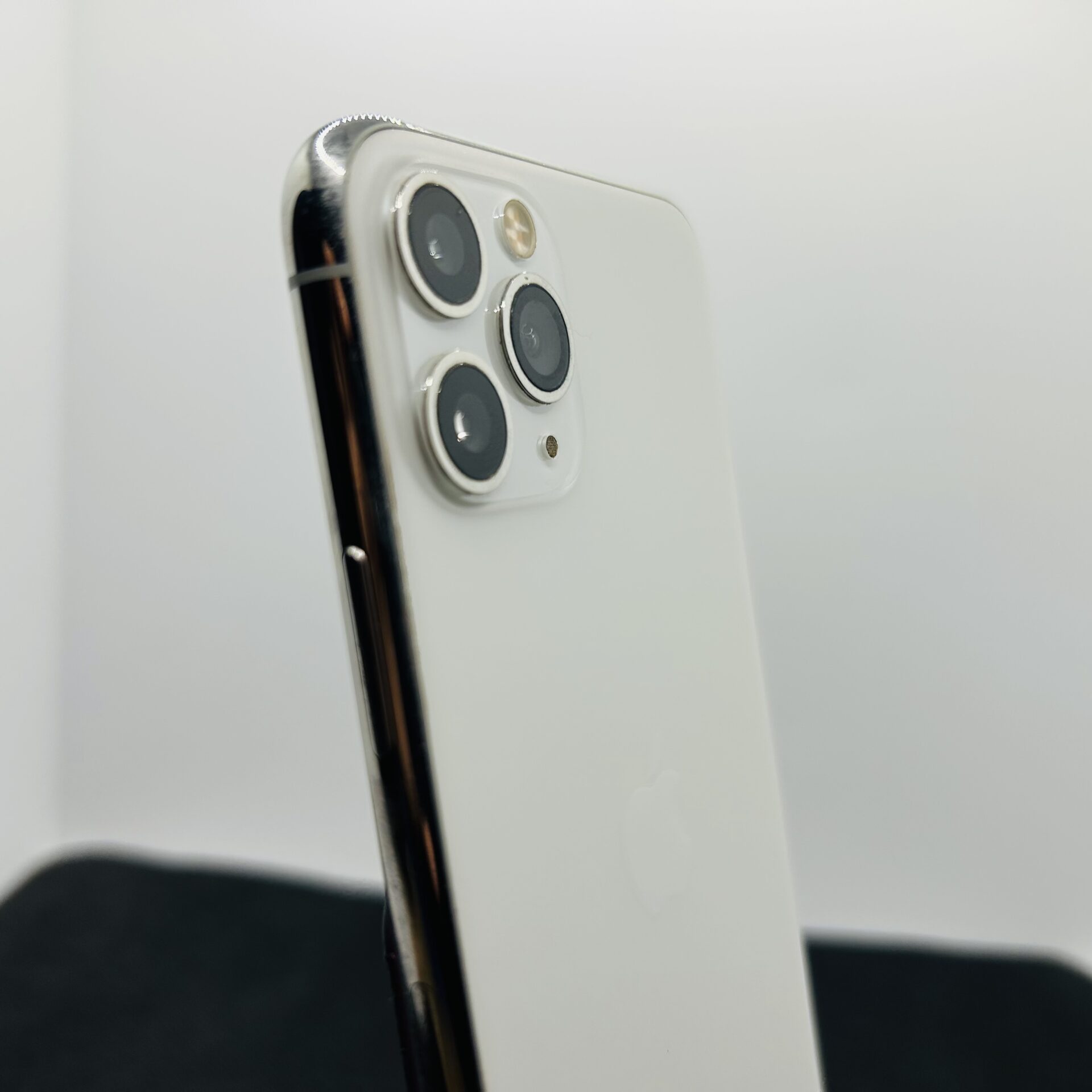 Apple iPhone 11 Pro 64GB Silver - (Grade B) - Image 10