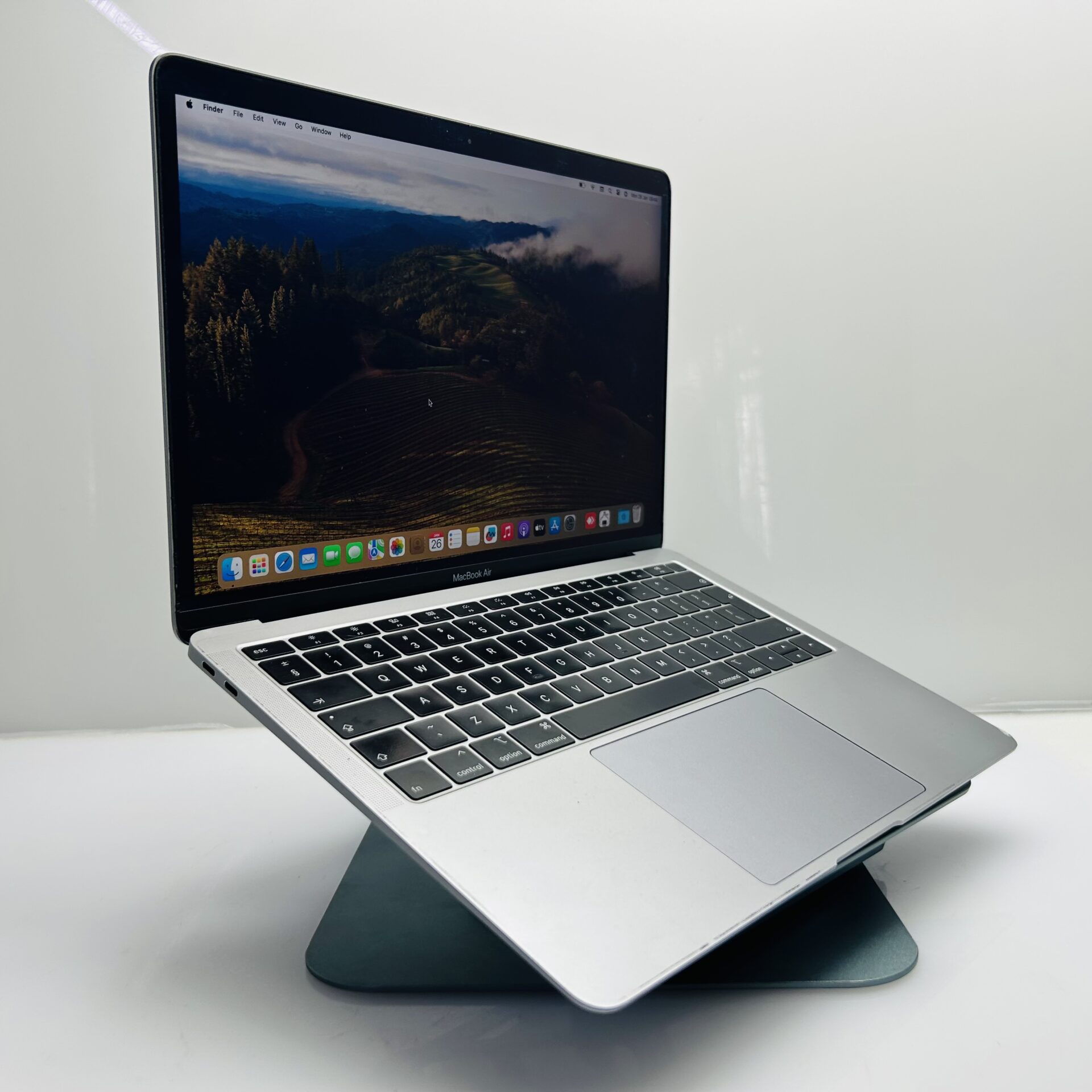 Apple MacBook Air 13-Inch “Core i5” 1.60GHz (Retina, 2018) 8GB RAM
