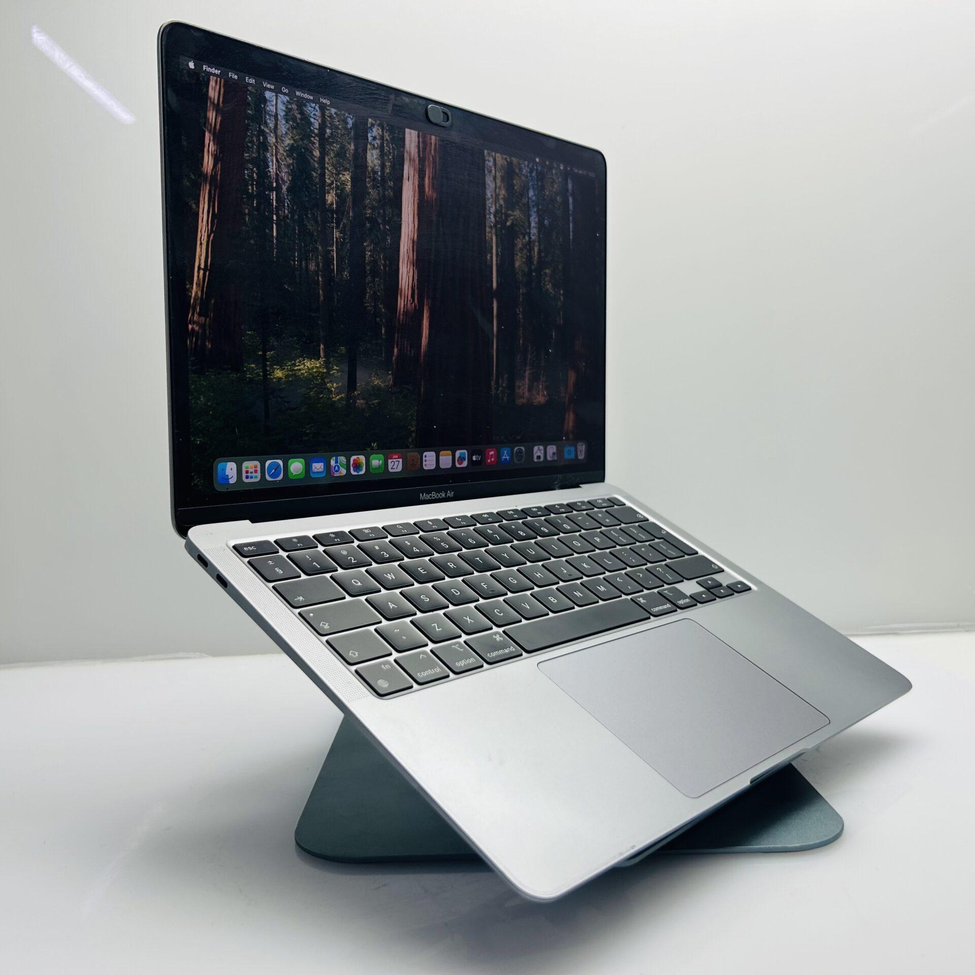 Apple MacBook Air “M1” 13-Inch 8CPU/7 GPU (2020) 8GB RAM 256GB SSD Space Gray (Grade B) - Cracked LCD Panel - Image 3