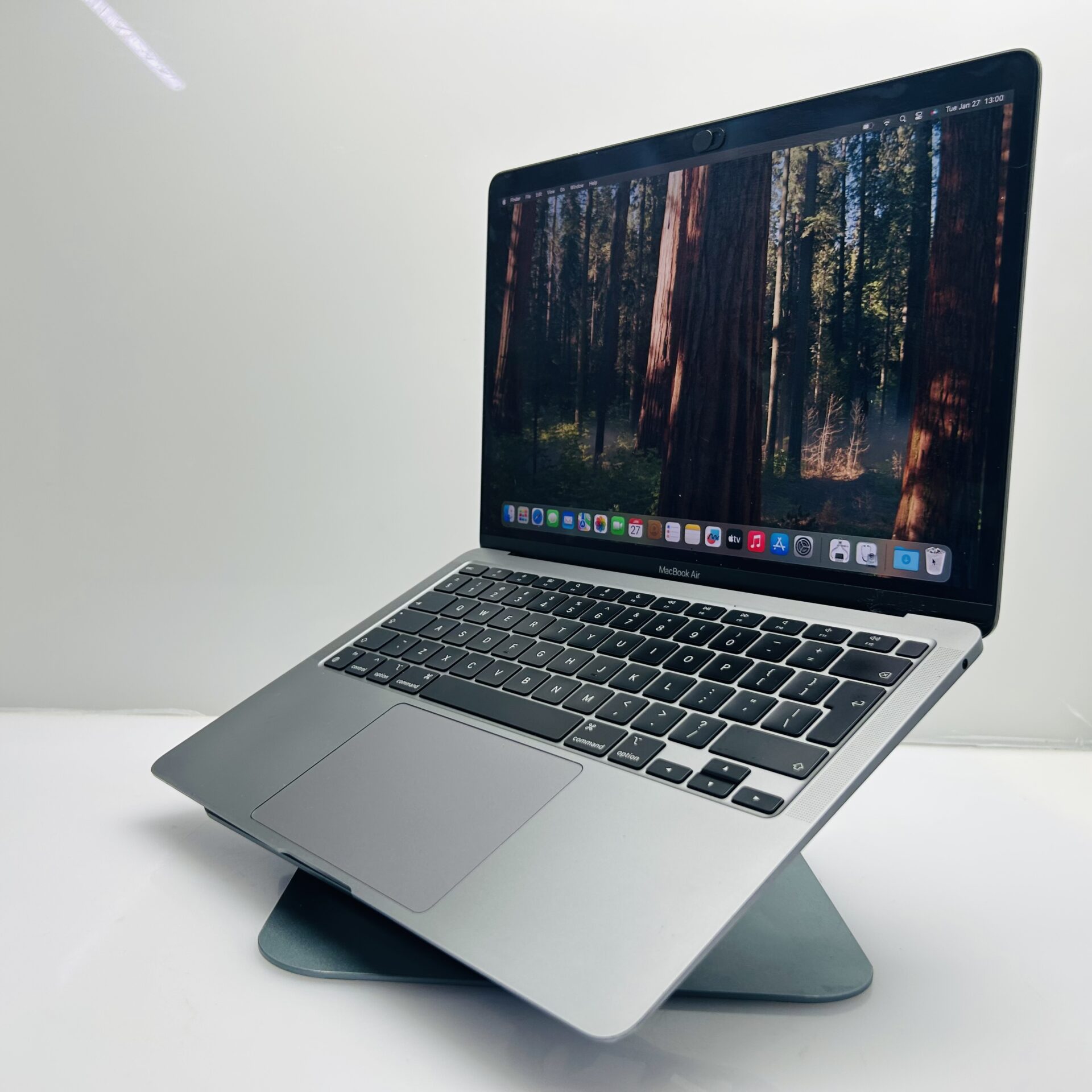 Apple MacBook Air “M1” 13-Inch 8CPU/7 GPU (2020) 8GB RAM 256GB SSD Space Gray (Grade B) - Cracked LCD Panel - Image 5