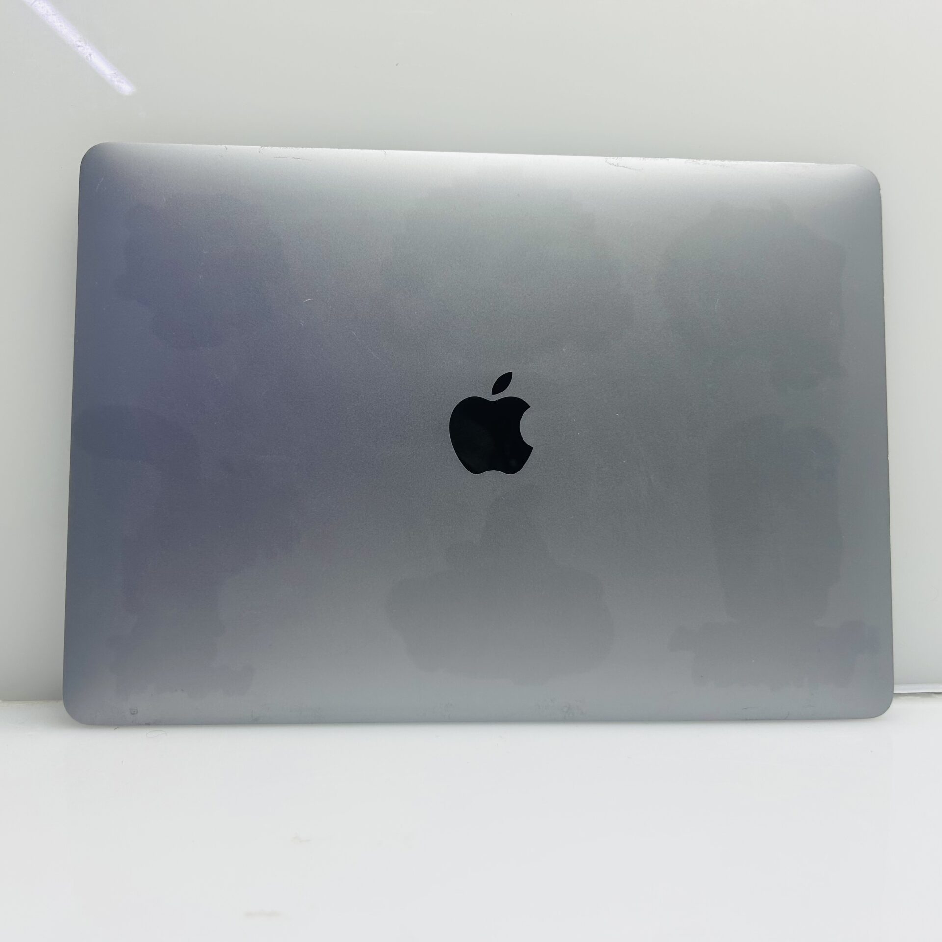 Apple MacBook Air “M1” 13-Inch 8CPU/7 GPU (2020) 8GB RAM 256GB SSD Space Gray (Grade B) - Cracked LCD Panel - Image 2