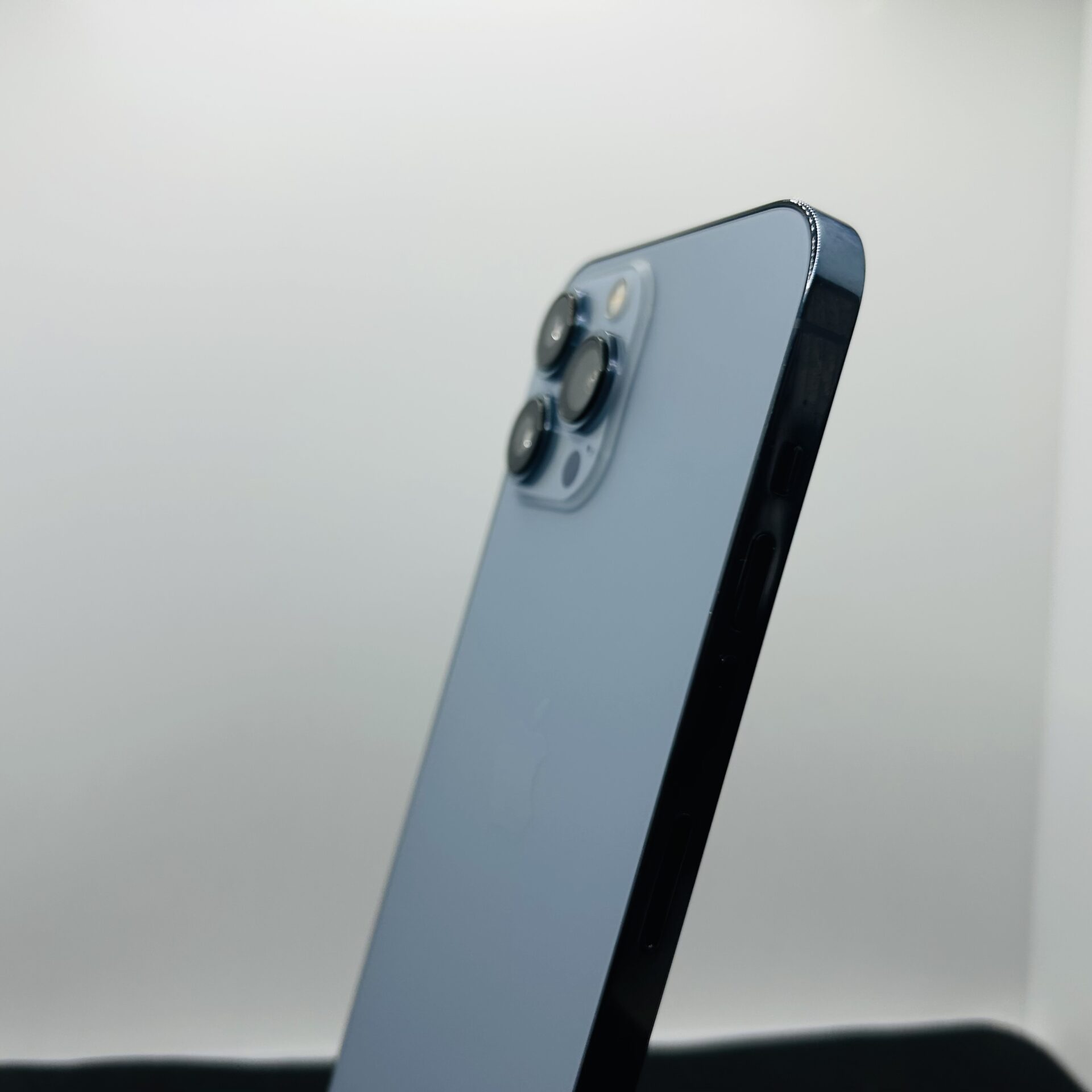 Apple iPhone 13 Pro Max 128GB Sierra Blue - (Grade B) - Image 9