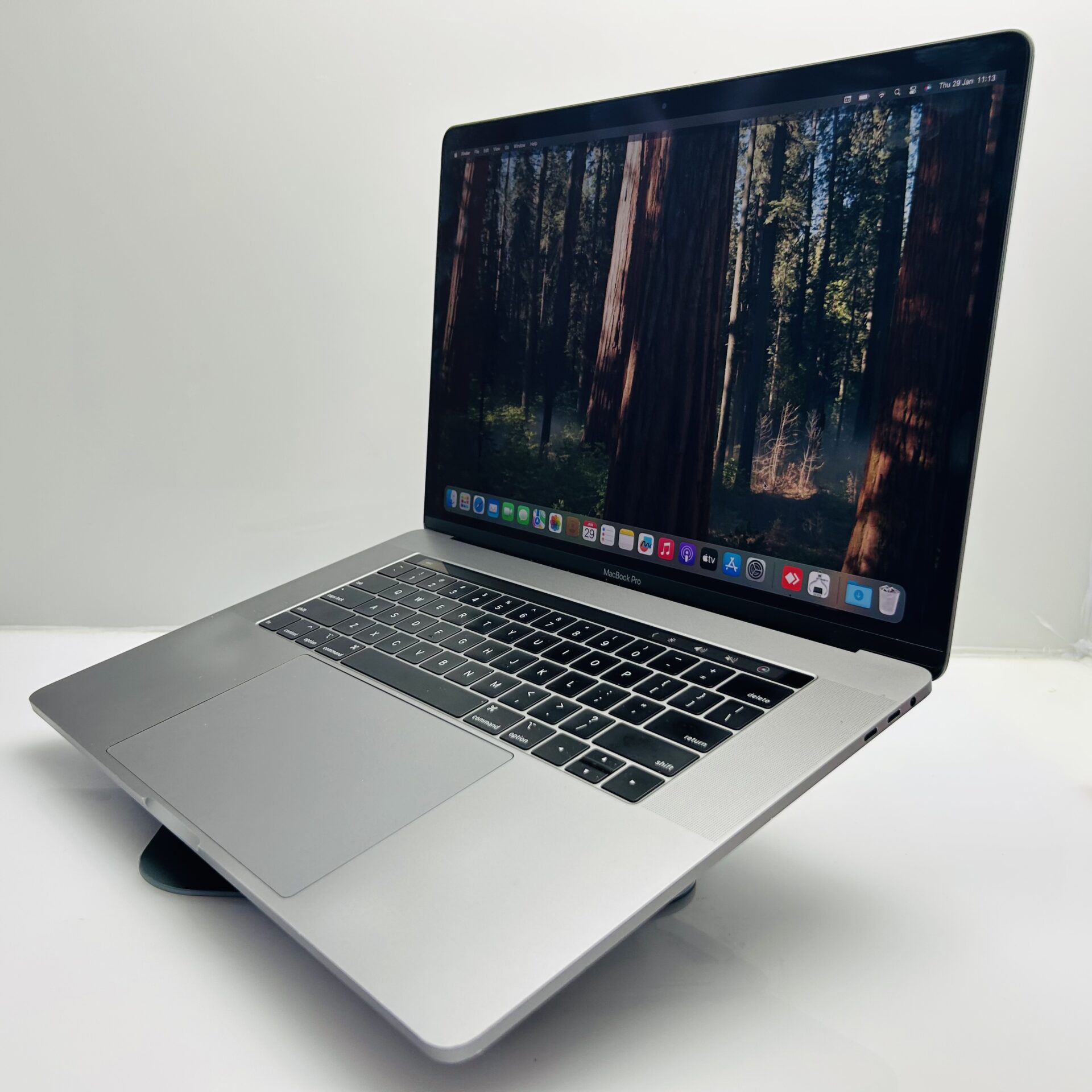 Apple Macbook Pro 15-inch “Core i9” 2.30GHz (TouchBar/2019) 16GB