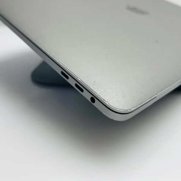 Apple Macbook Pro 15-inch “Core i9” 2.30GHz (TouchBar/2019) 16GB