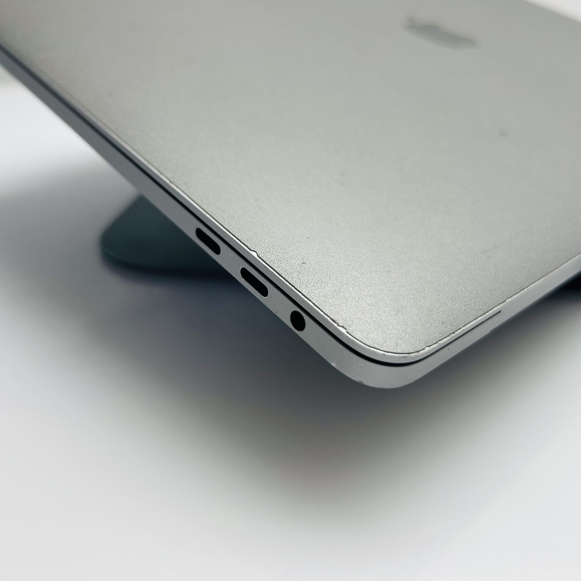 Apple Macbook Pro 15-inch “Core i9” 2.30GHz (TouchBar/2019) 16GB