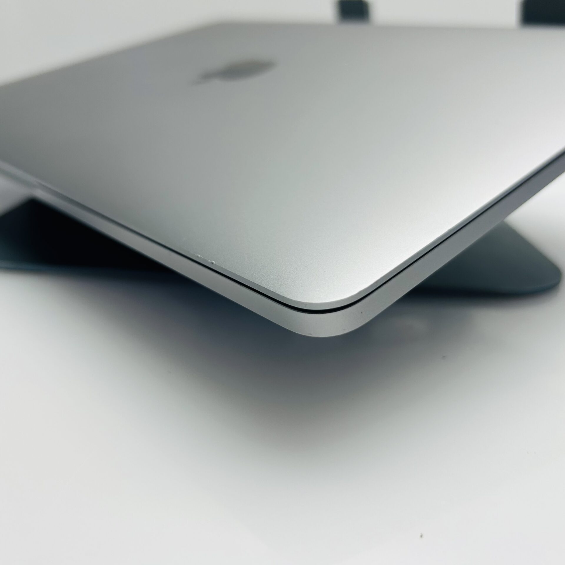 Apple MacBook Pro “M1” 13-Inch 8 CPU/ 8 GPU (2020) 8GB RAM 256GB