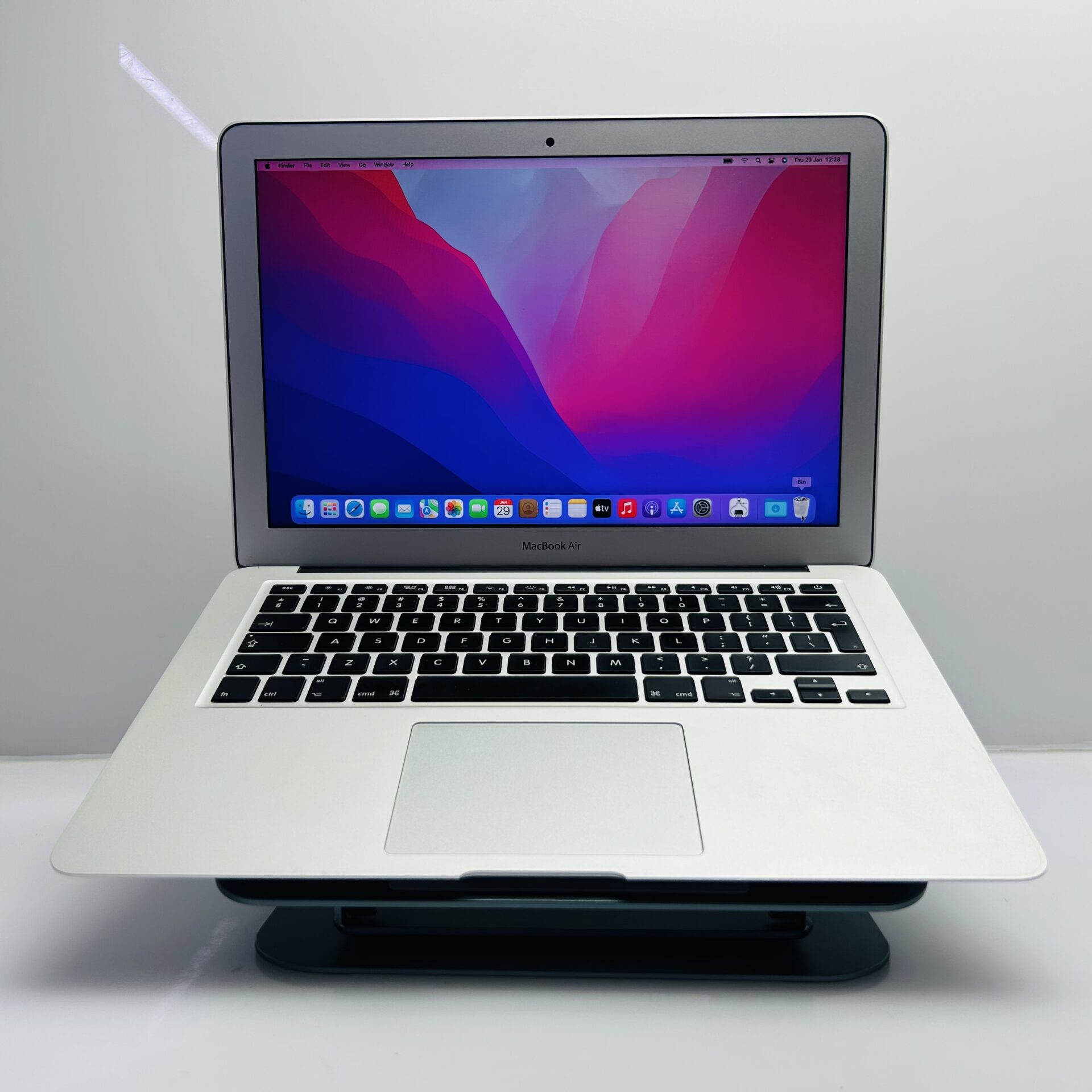 Apple MacBook Air 13-inch “Core i5” 1.60GHz (Early 2015) 8GB RAM 128GB SSD Silver (Grade B) - Image 4