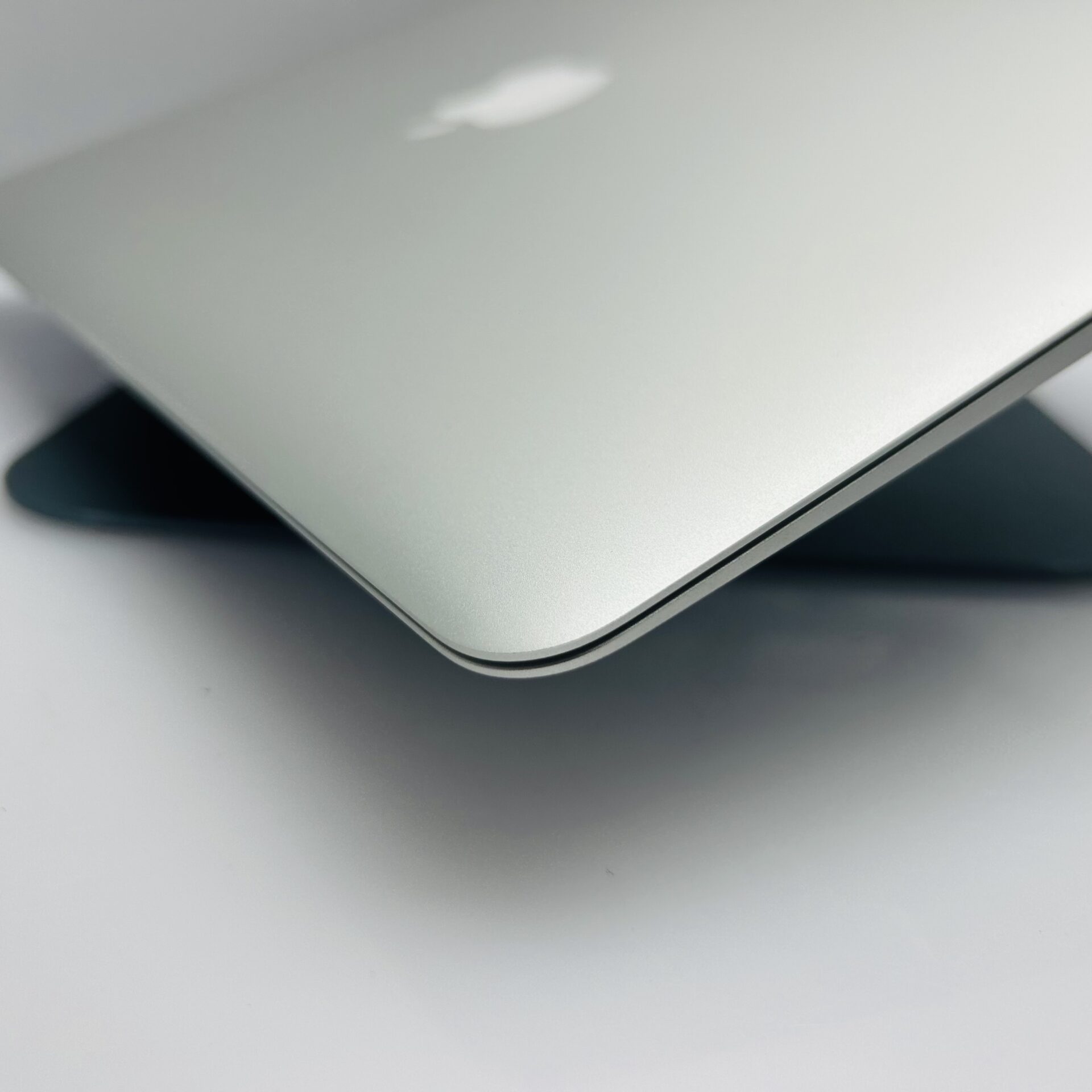 Apple MacBook Air 13-inch “Core i5” 1.60GHz (Early 2015) 8GB RAM 128GB SSD Silver (Grade B) - Image 6