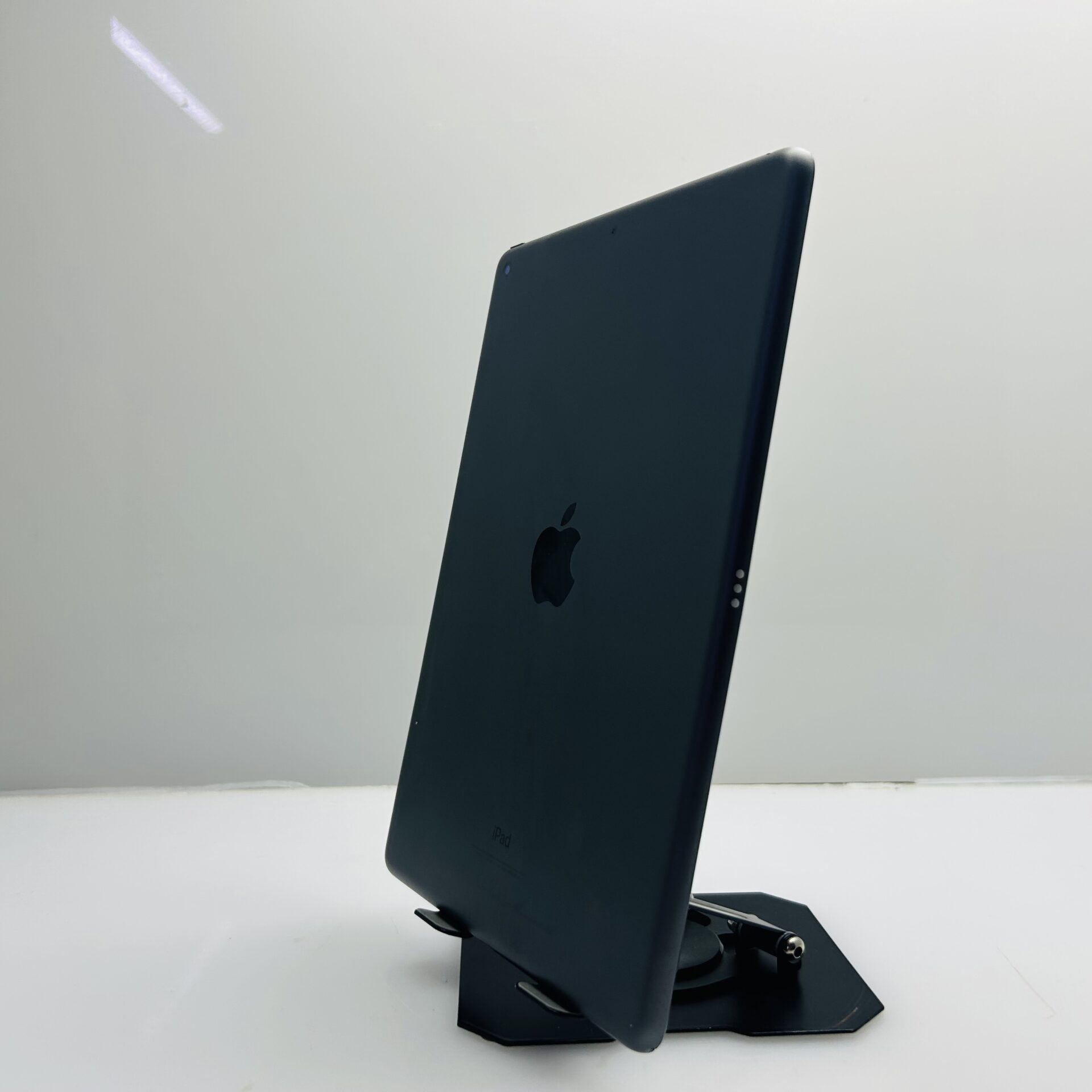 Apple iPad 10.2″ 9th Gen 64GB (Wifi Only) Space Gray – (Grade B) - Image 8