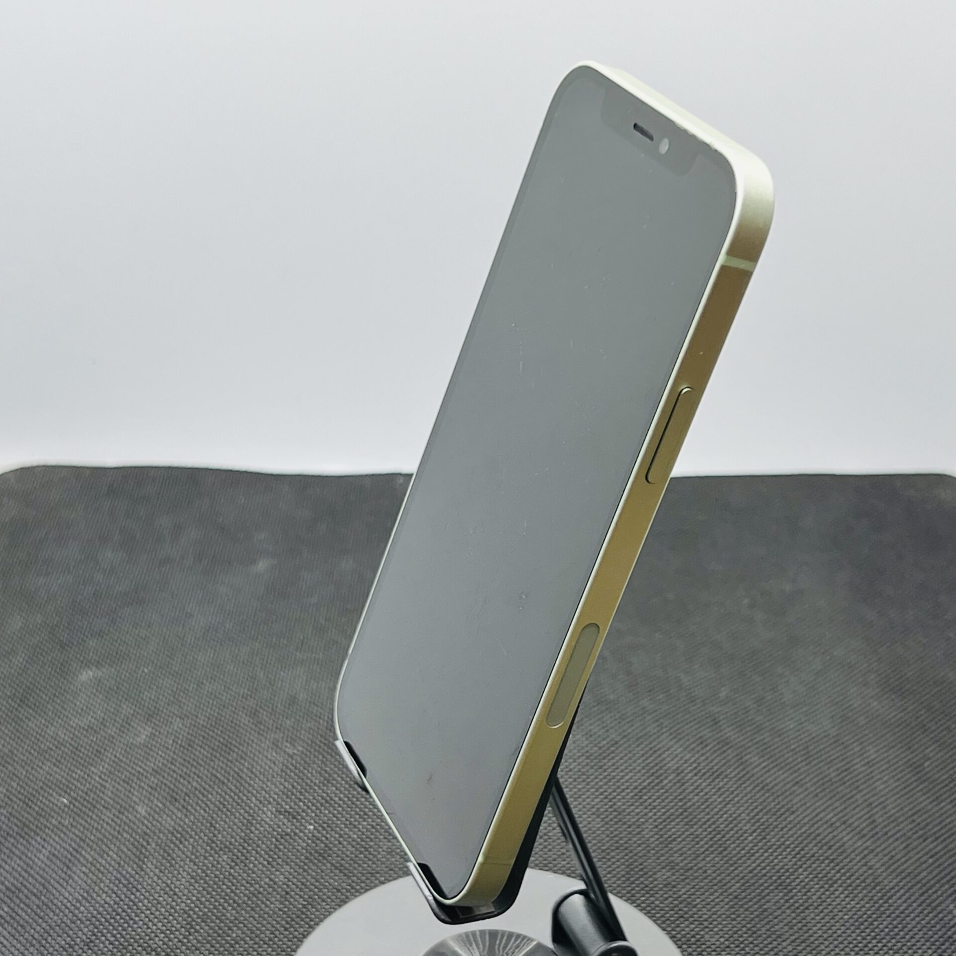 Apple iPhone 12 64GB Green – (Grade B) - Image 7