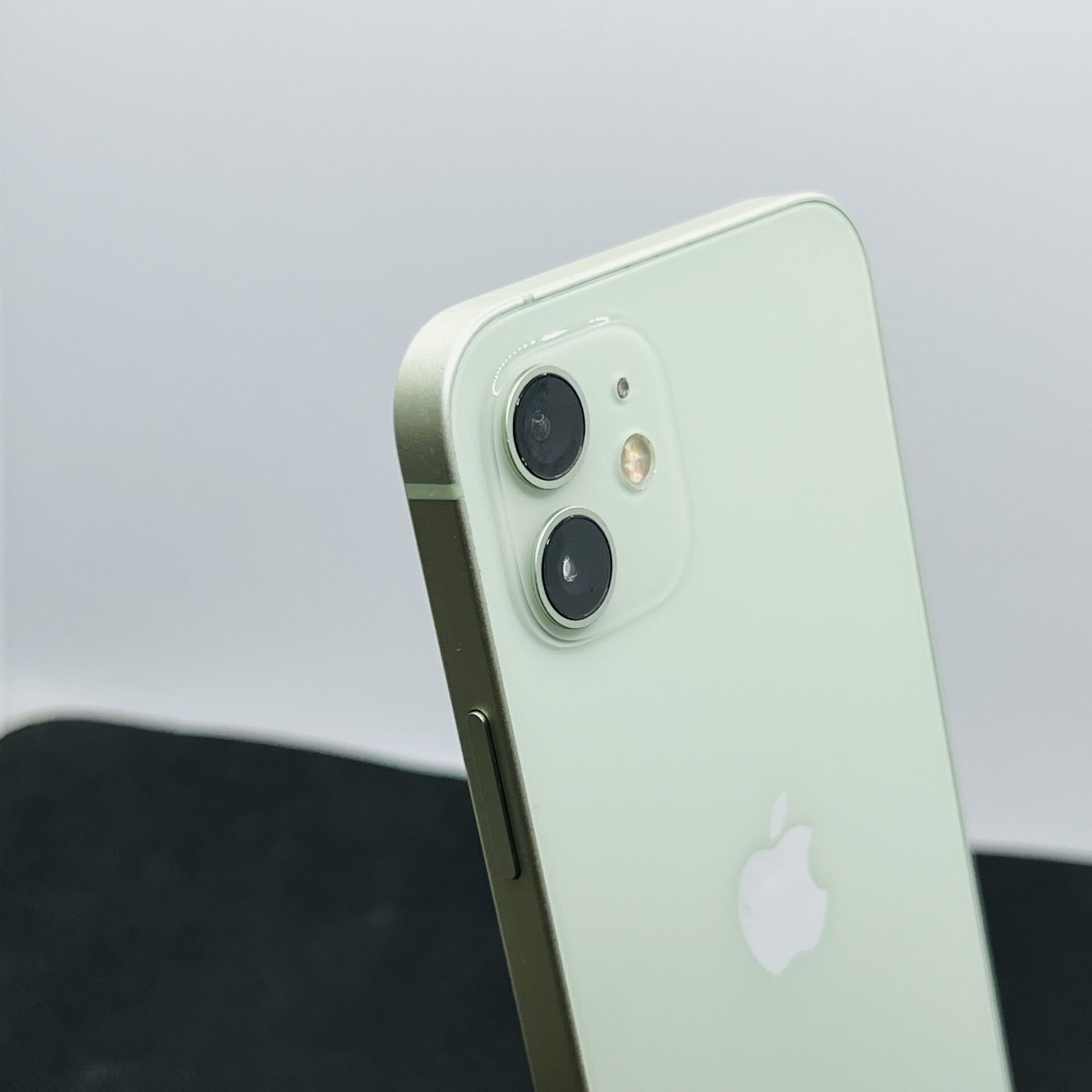 Apple iPhone 12 64GB Green – (Grade B) - Image 11