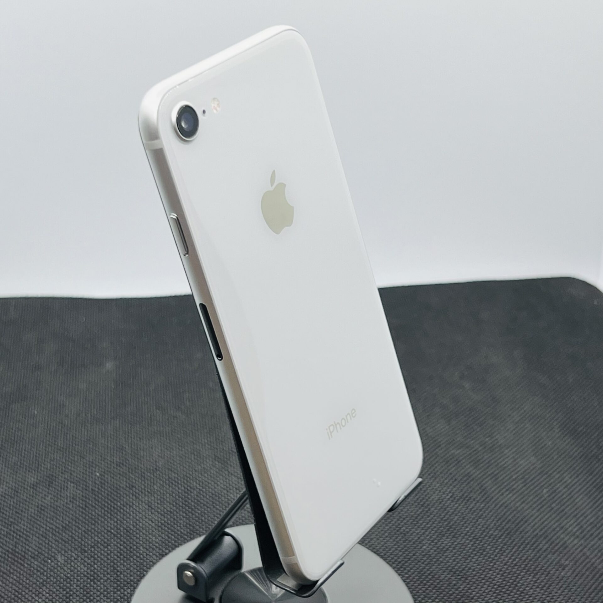 Apple iPhone 8 64GB Silver (Grade B) - Minor Bright Spots | Epic
