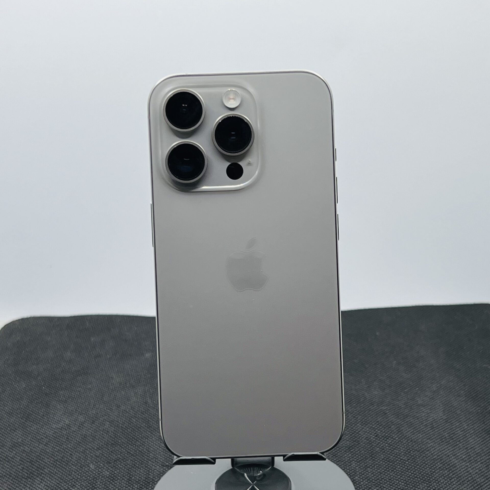 Apple iPhone 15 Pro 256GB Natural Titanium – (Grade B) - Image 8