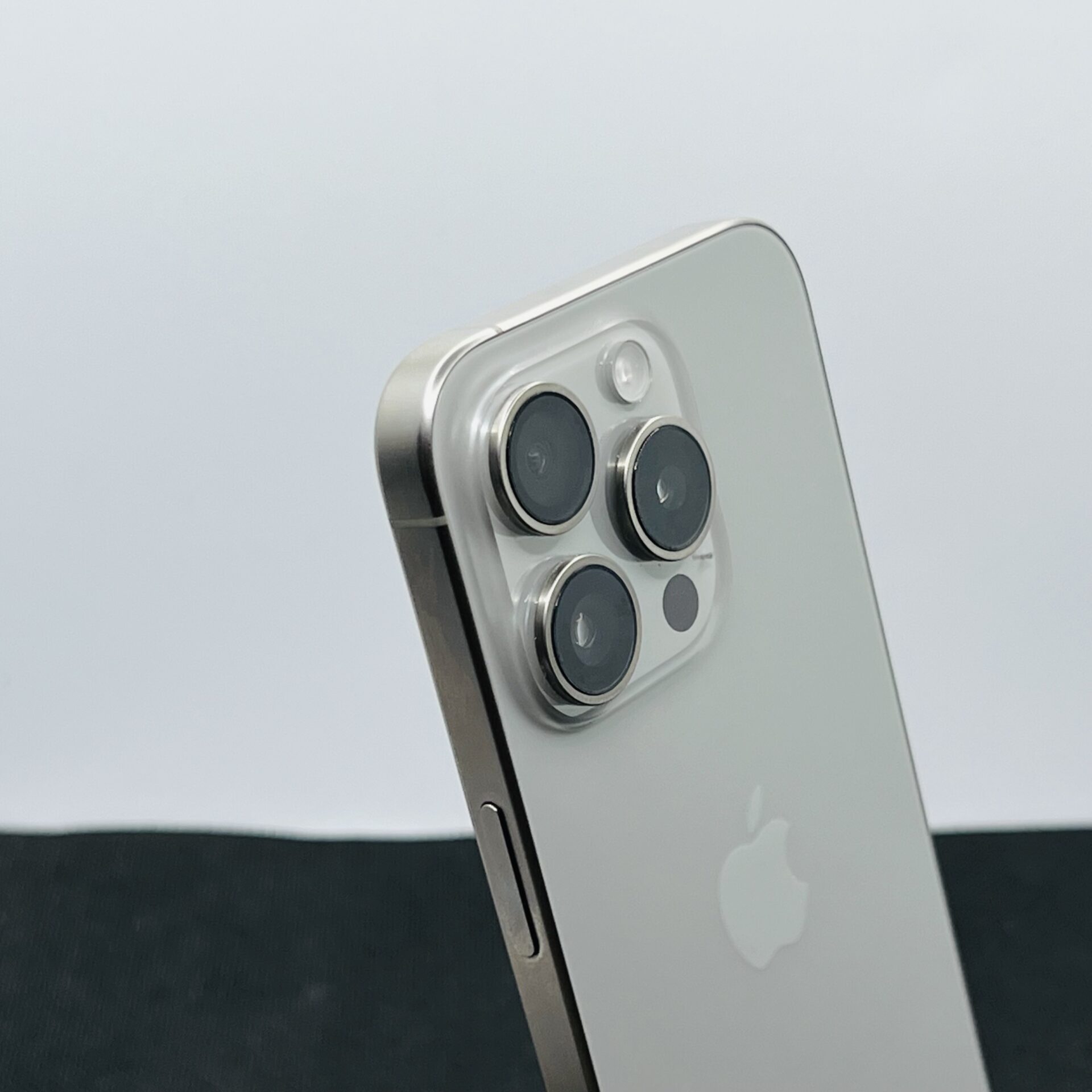 Apple iPhone 15 Pro 256GB Natural Titanium – (Grade B) - Image 9