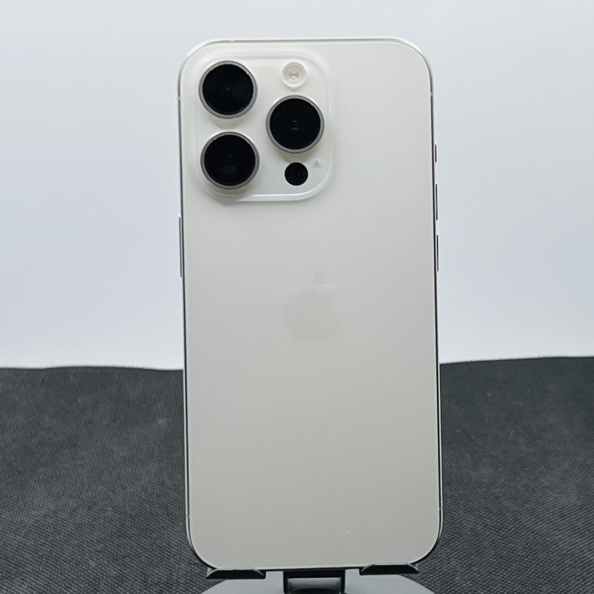 Apple iPhone 15 Pro 128GB White Titanium – (Grade B) | Epic Deals SA