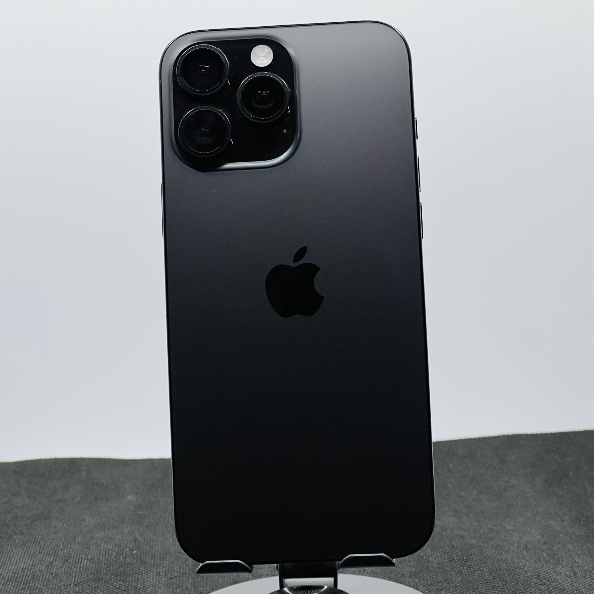 Apple iPhone 16 Pro Max 256GB Black Titanium – (Grade B) - Image 9