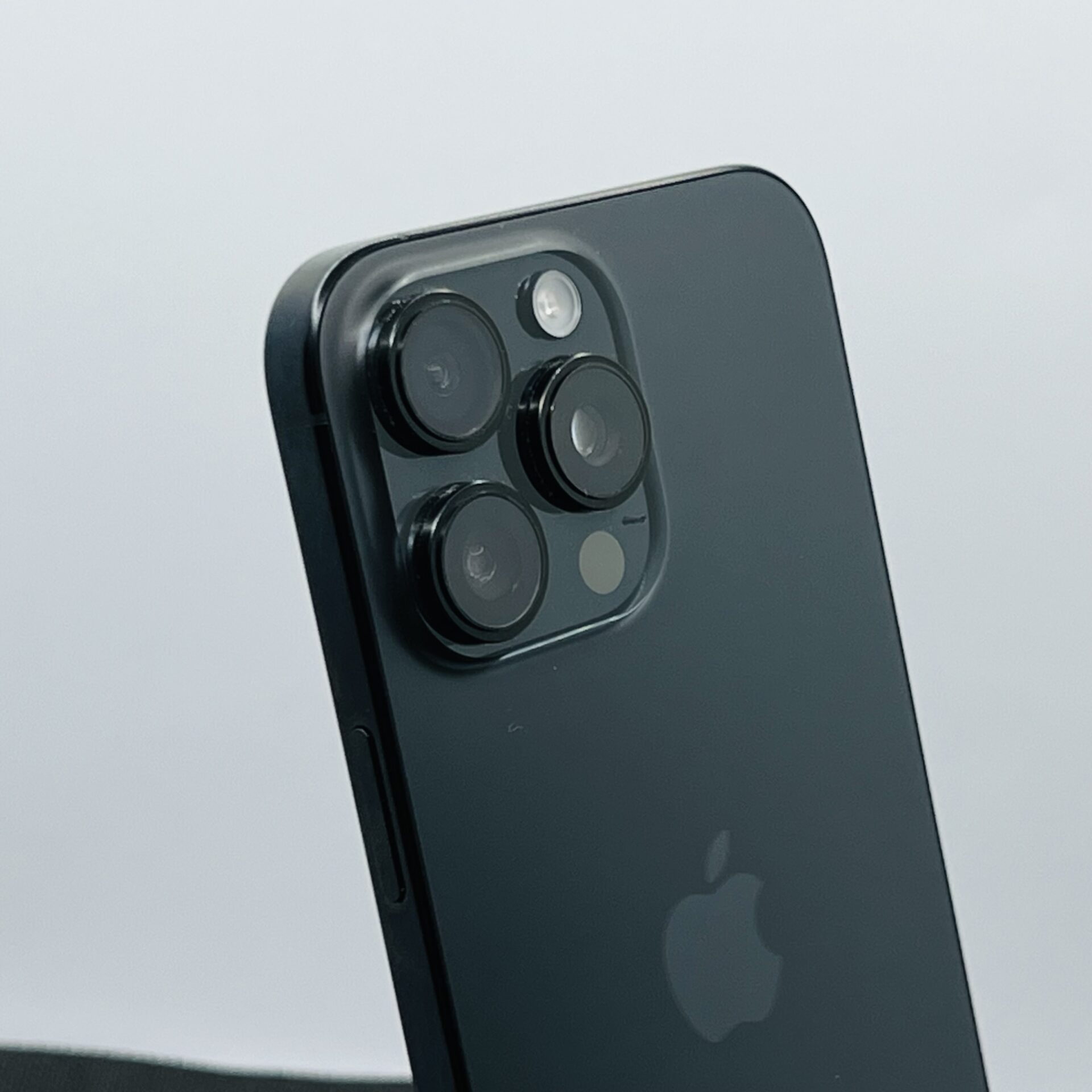 Apple iPhone 16 Pro Max 256GB Black Titanium – (Grade B) - Image 11