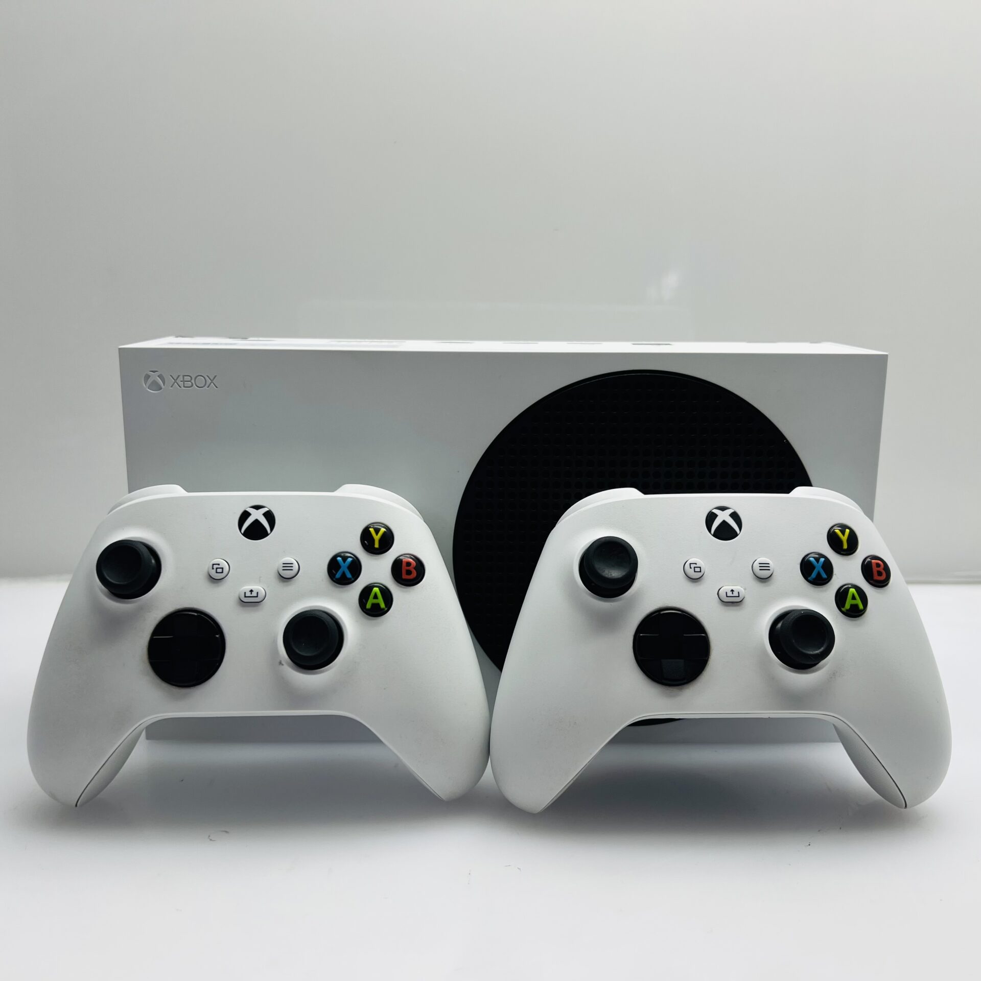 Xbox Series S 512GB White + 2 Controllers + 1 Power Cable + 1 HDMI Cable (Grade B) - Image 8