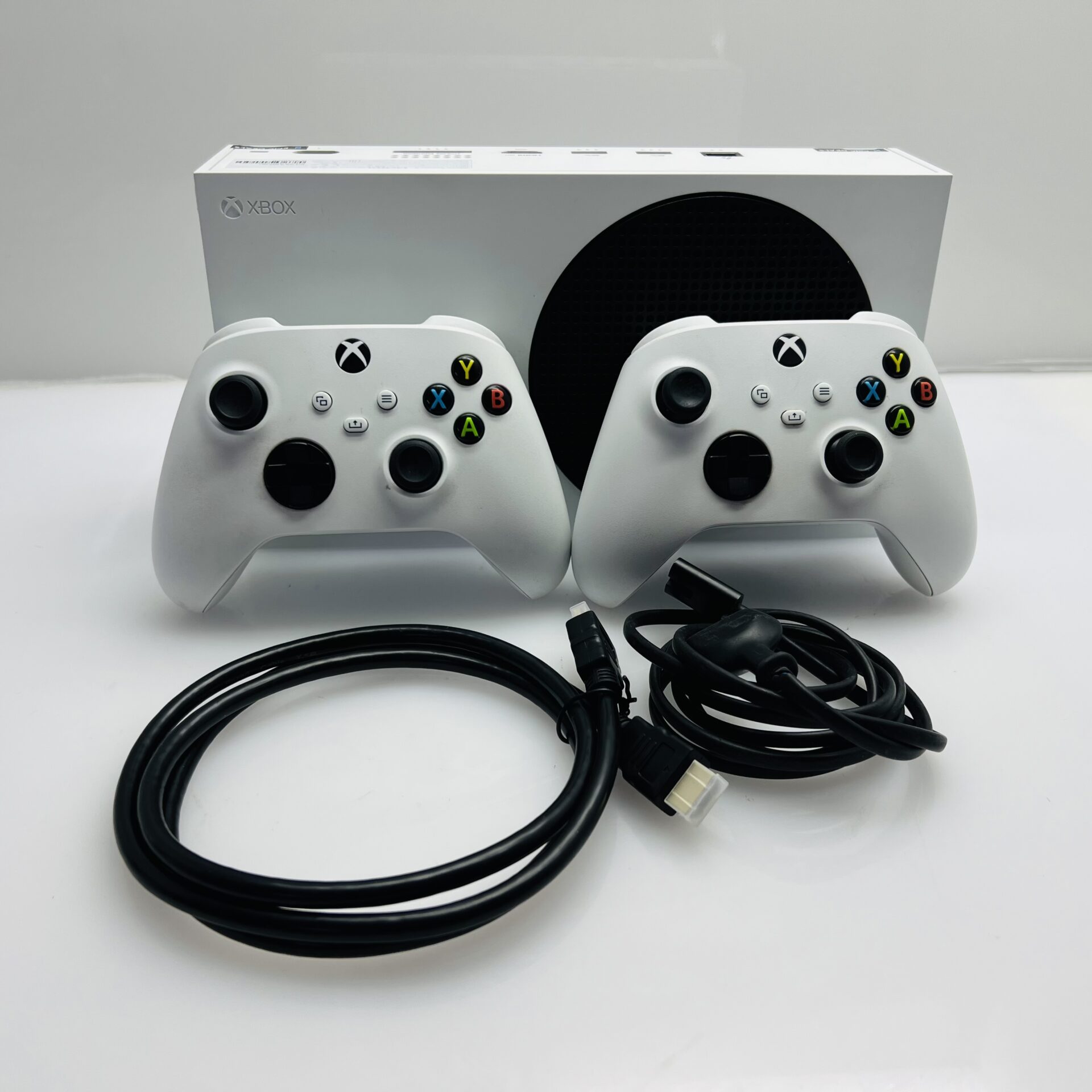 Xbox Series S 512GB White + 2 Controllers + 1 Power Cable + 1 HDMI Cable (Grade B) - Image 9
