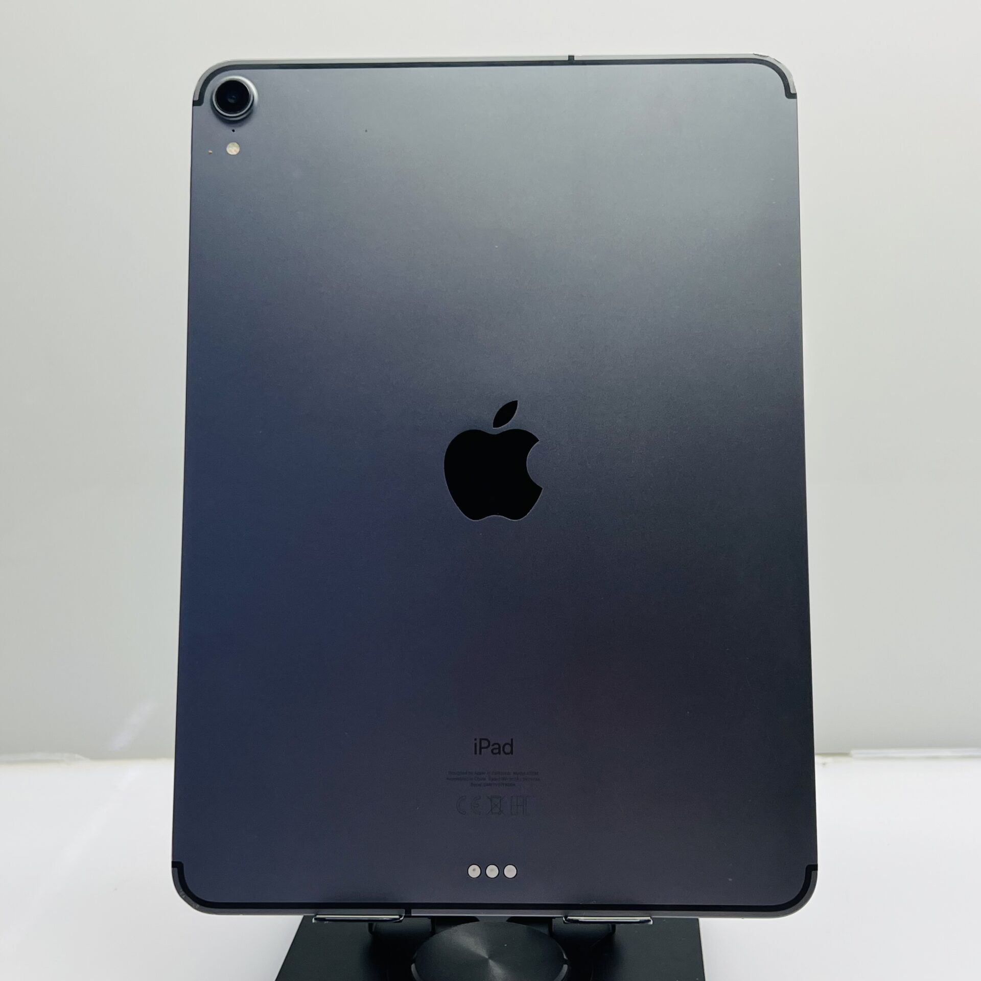 Apple iPad Pro 11″ 1st Gen (Wifi/Cellular) 512GB Space Gray (Grade