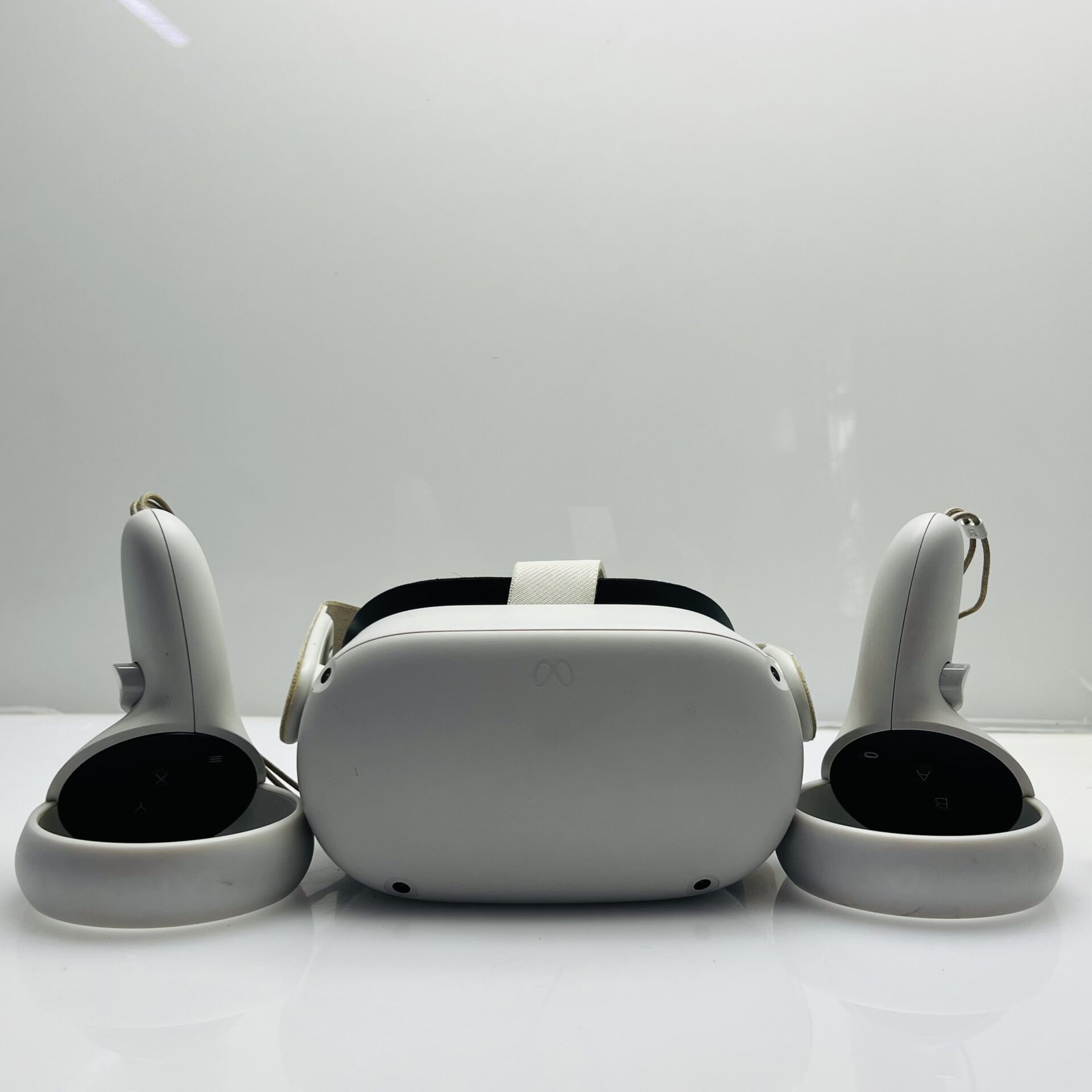 Meta Oculus Quest 2 VR Headset 256GB White + 2 Touch Controllers