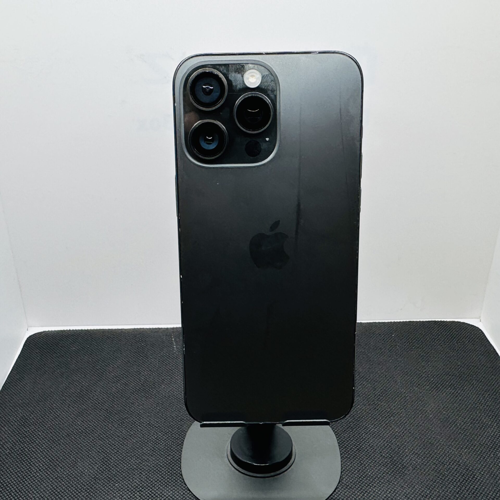 Apple iPhone 15 Pro Max 256GB Black Titanium - (Grade B) - Image 9
