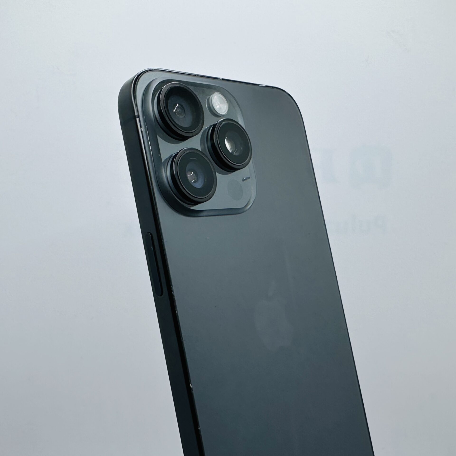 Apple iPhone 15 Pro Max 256GB Black Titanium - (Grade B) - Image 11