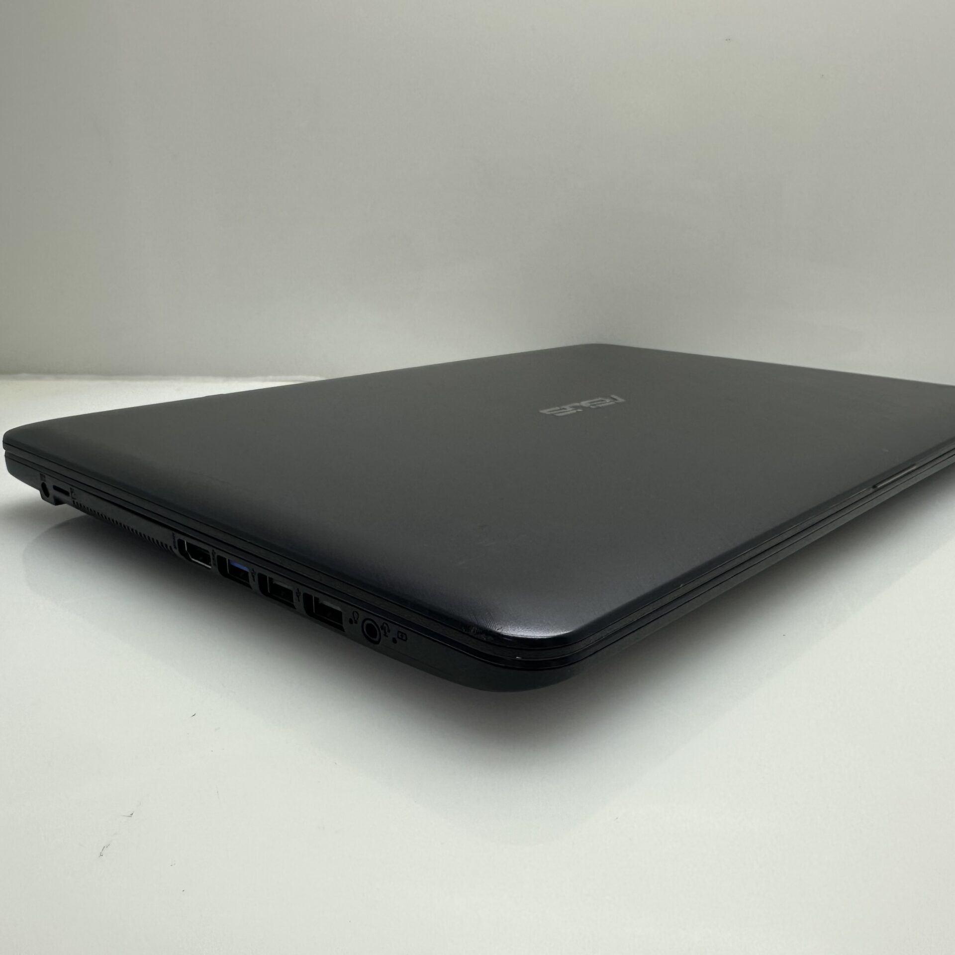 Asus VivoBook X543M “Celeron N4020” 1.10GHz 4GB RAM 256GB SSD Black/Blue - (Grade B) - Image 8
