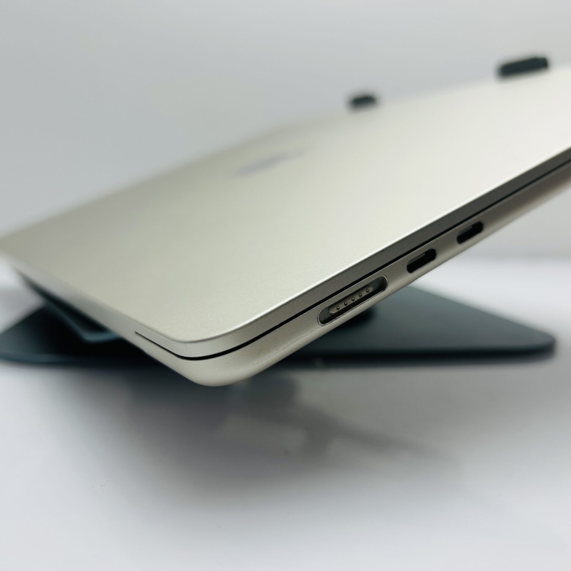Apple MacBook Air 13-Inch “M3” 8 CPU/ 10 GPU (2024) 16GB RAM 512GB SSD Starlight - Image 9
