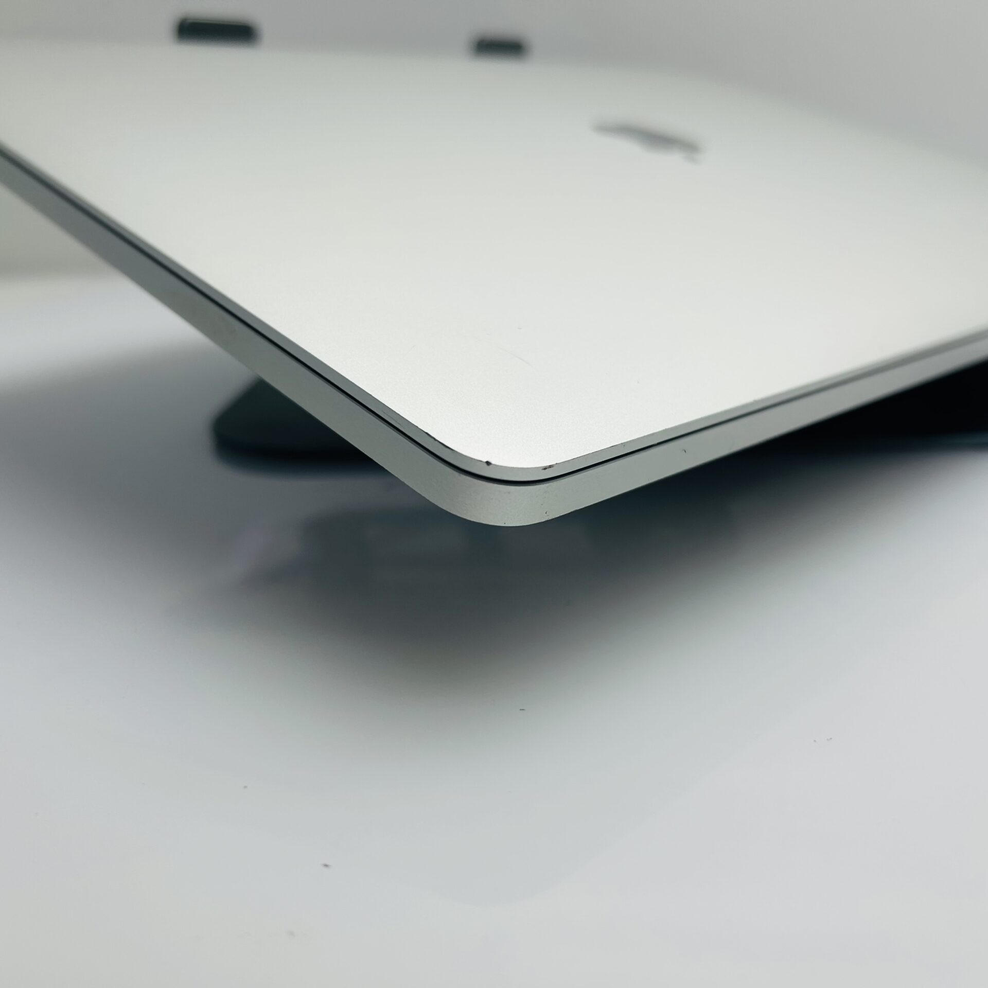 Apple MacBook Pro 16-Inch “Core i7” 2.6GHz (TouchBar/2019) 16GB RAM 512GB SSD Silver (Condition: Excellent) - Image 7