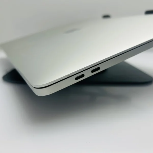 Apple MacBook Pro 16-Inch “Core i7” 2.6GHz (TouchBar/2019) 16GB