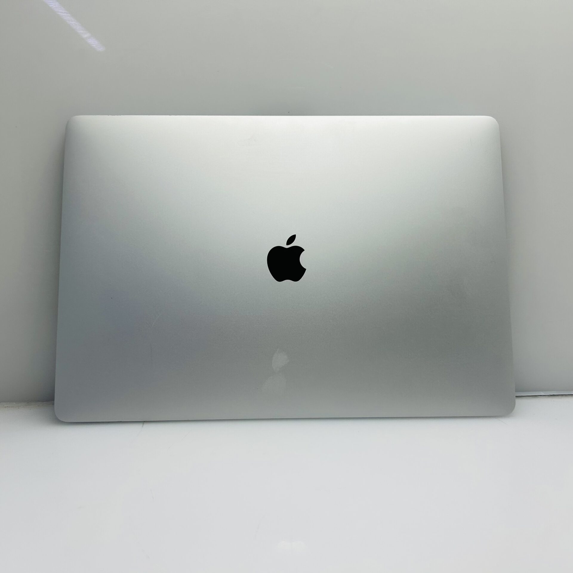 Apple MacBook Pro 16-Inch “Core i7” 2.6GHz (TouchBar/2019) 16GB RAM 512GB SSD Silver (Condition: Excellent) - Image 2
