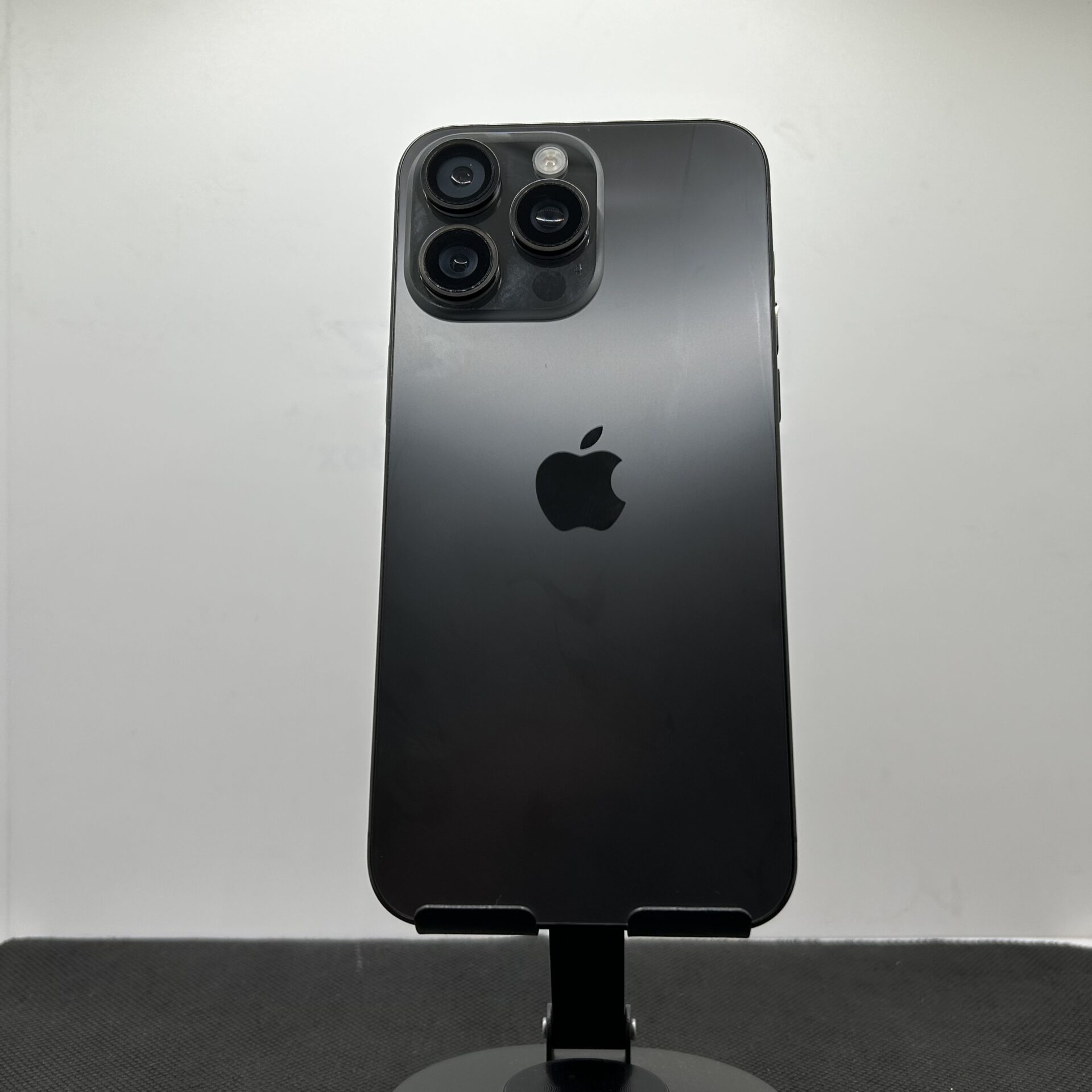 Apple iPhone 15 Pro Max 256GB Black Titanium - (Grade B) | Epic