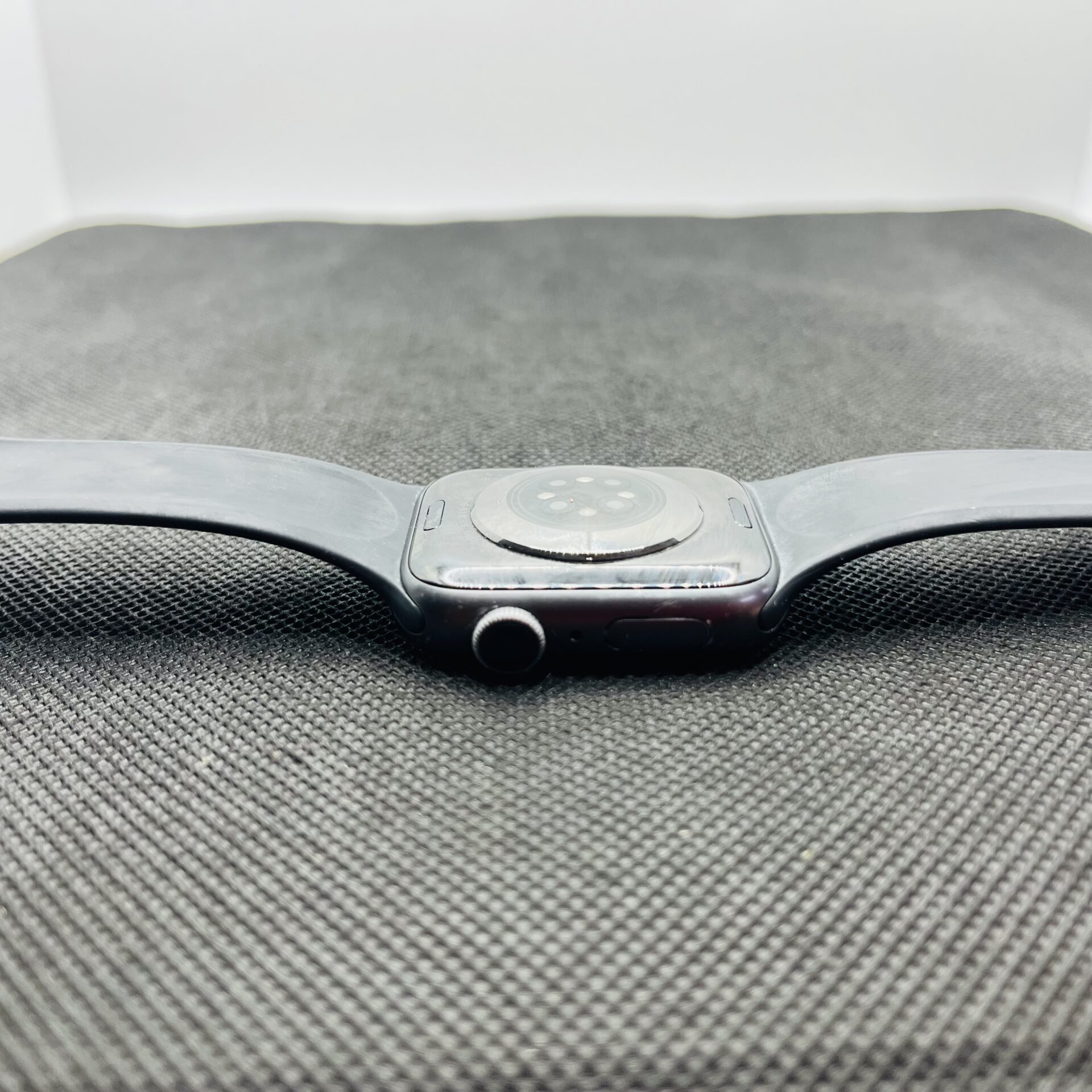 Apple Watch Series 6 44mm GPS Only Space Gray - (Grade B) | Epic