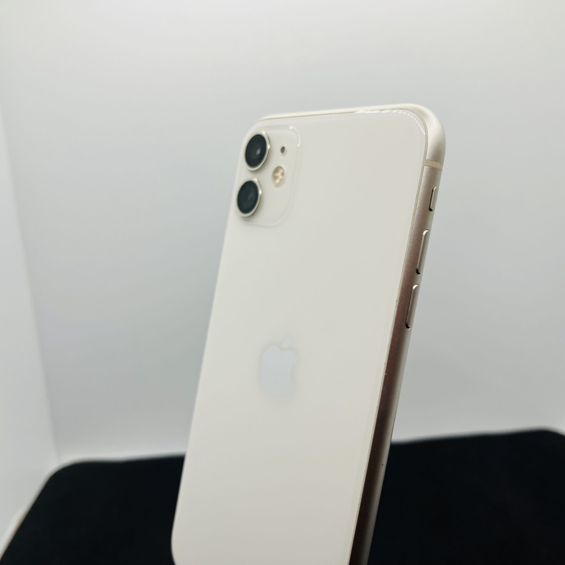 Buy Used Apple iPhone 11 128GB White – (Grade B) - Warranty Buy Used Apple iPhone 11 128GB White – (Grade B) - Warranty